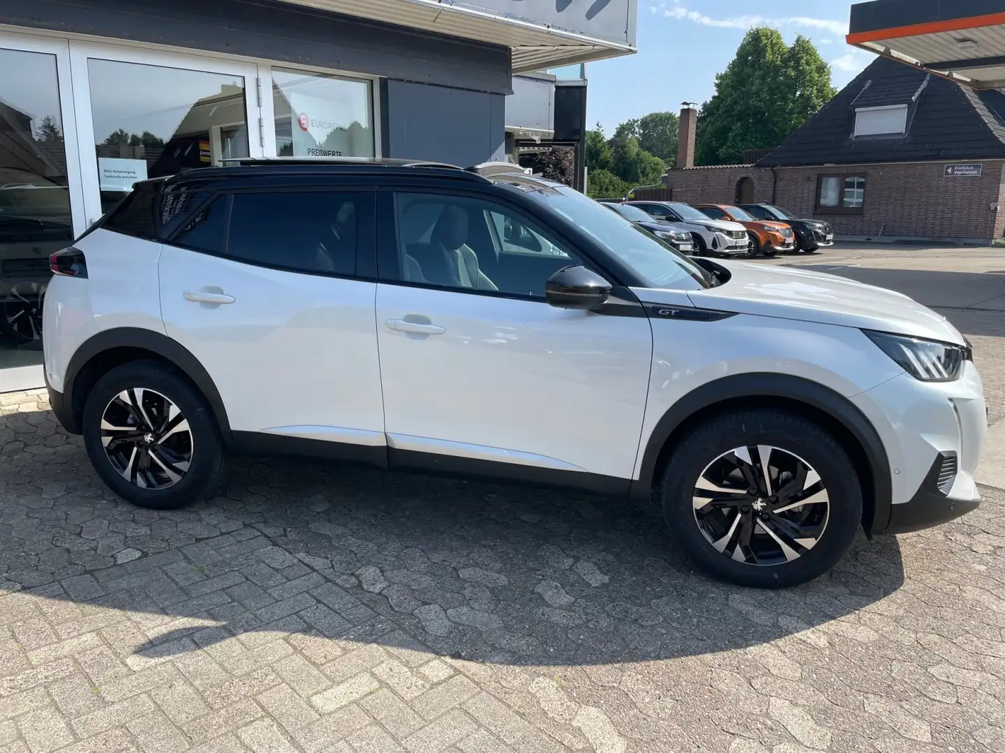 Peugeot 2008 PureTech 130 EAT8 GT Pano / Navi Weiß - 2