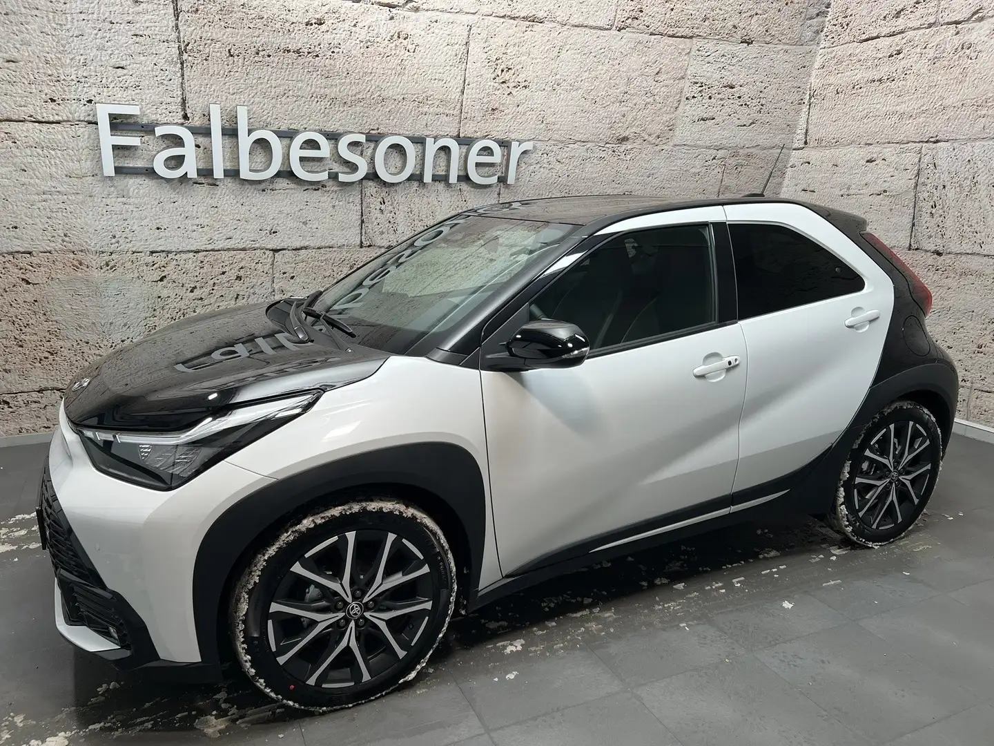 Toyota Aygo X 1,5 Hybrid GR-Sport Weiß - 2