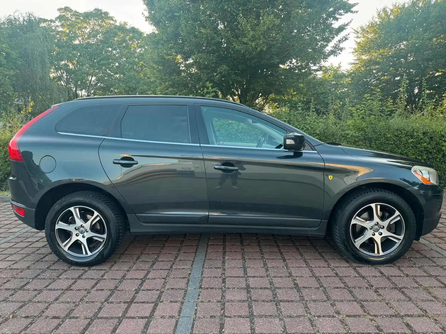 Volvo XC60 XC60 Momentum 2WD Gris - 2
