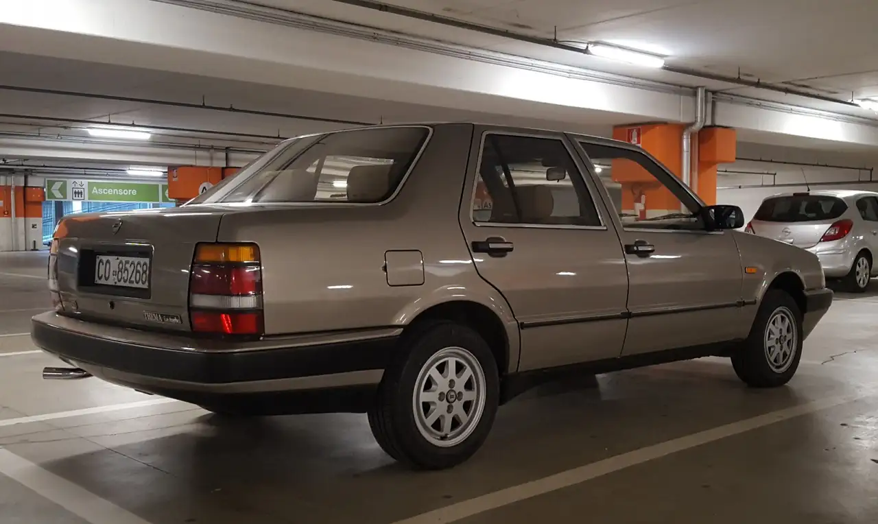 Lancia Thema 2.0t ie, foto 2