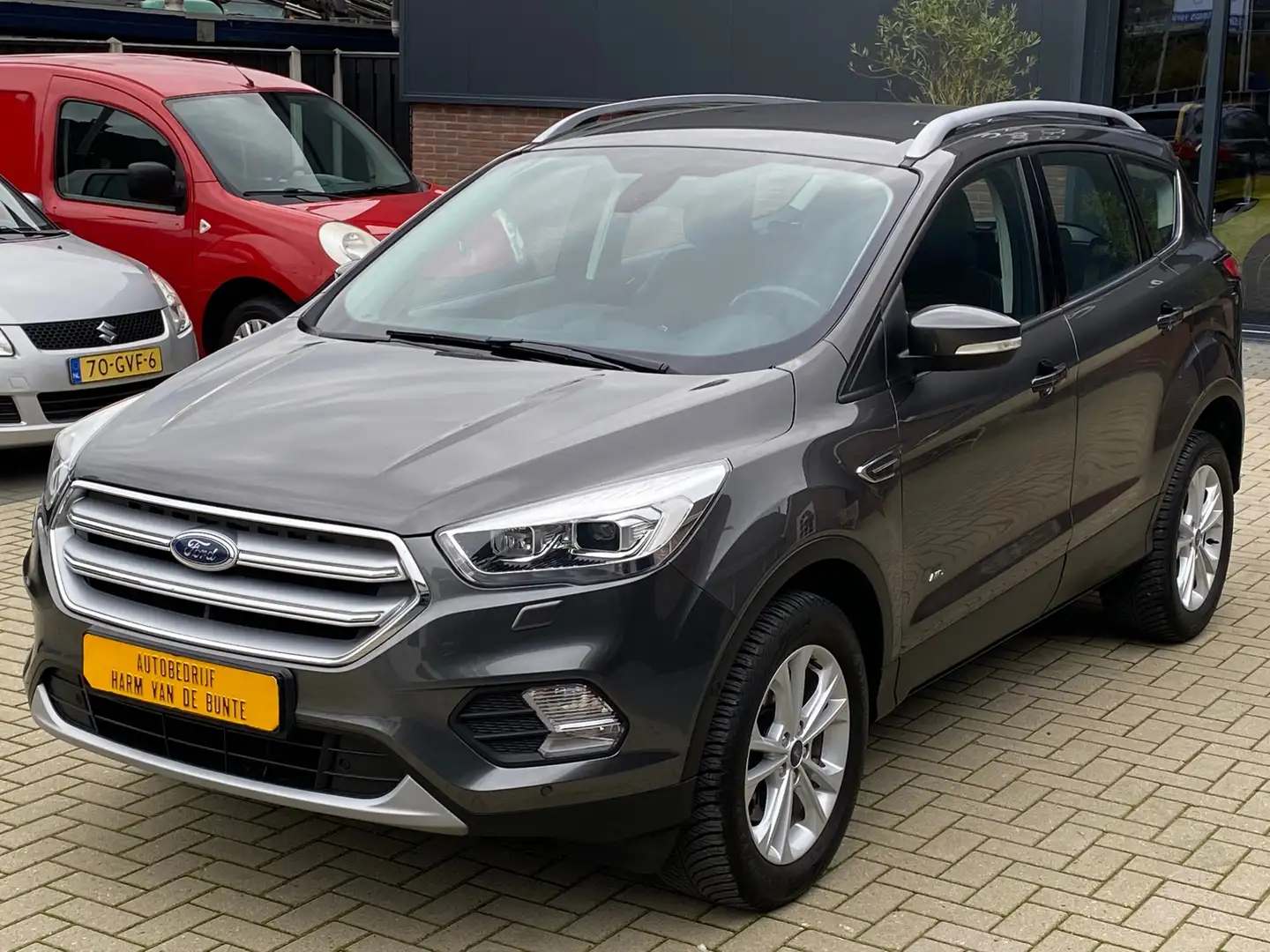 Ford Kuga 1.5 EcoBoost 182 PK AWD Titanium NIEUWSTAAT LED XE Grijs - 1