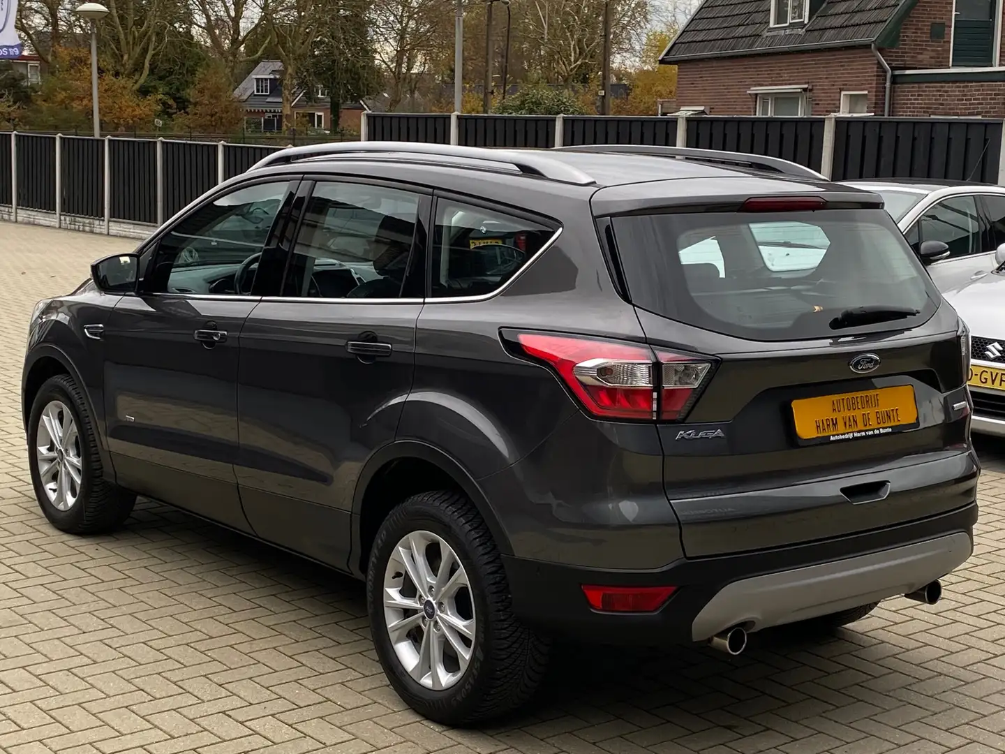 Ford Kuga 1.5 EcoBoost 182 PK AWD Titanium NIEUWSTAAT LED XE Grijs - 2