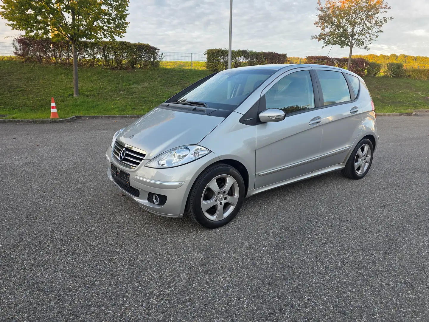 Mercedes-Benz A 150 A 150 Avantgarde  TÜV 11/2026 Lamellendach Grau - 1