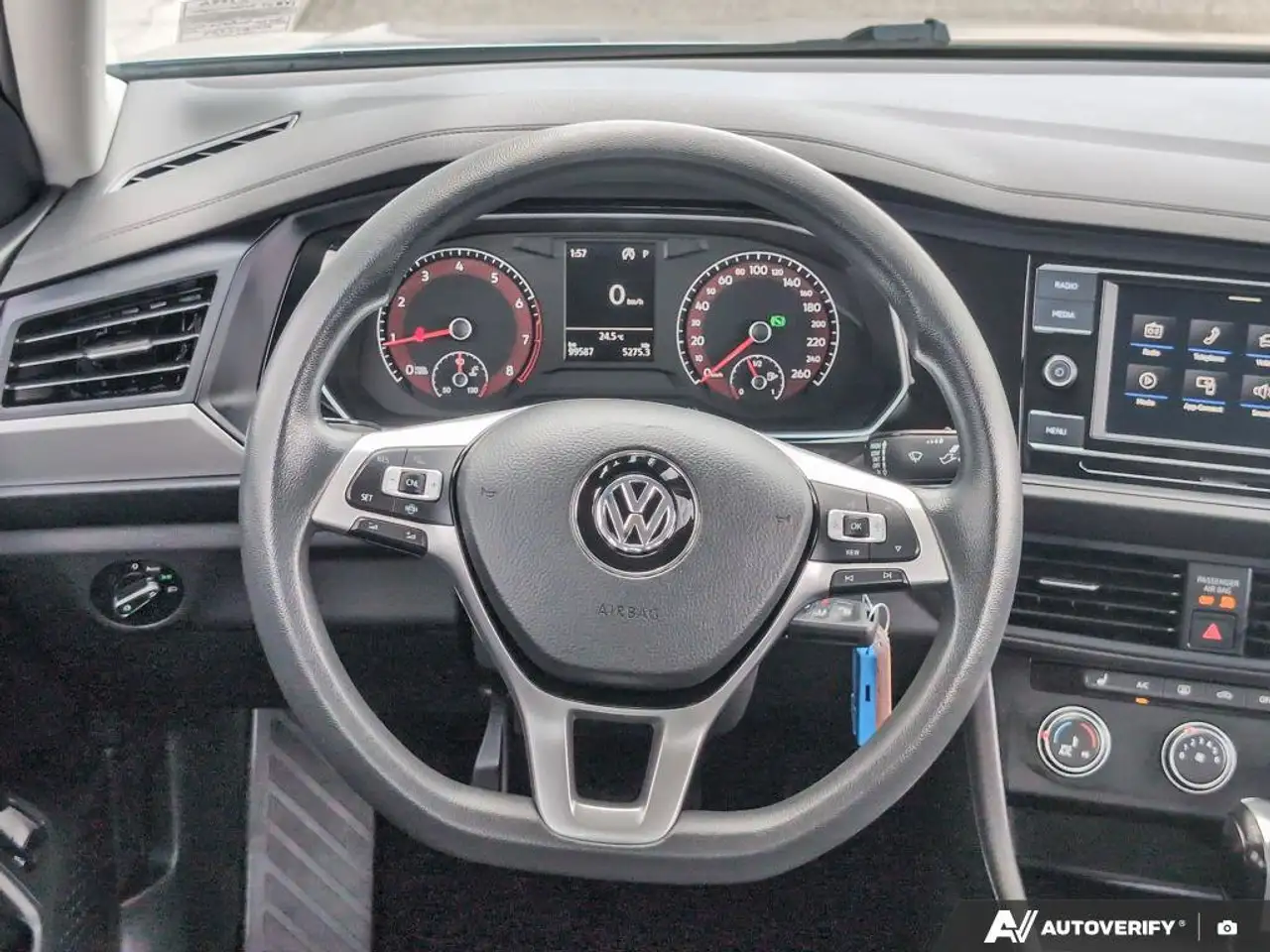 Volkswagen Jetta снимка Volkswagen Jetta