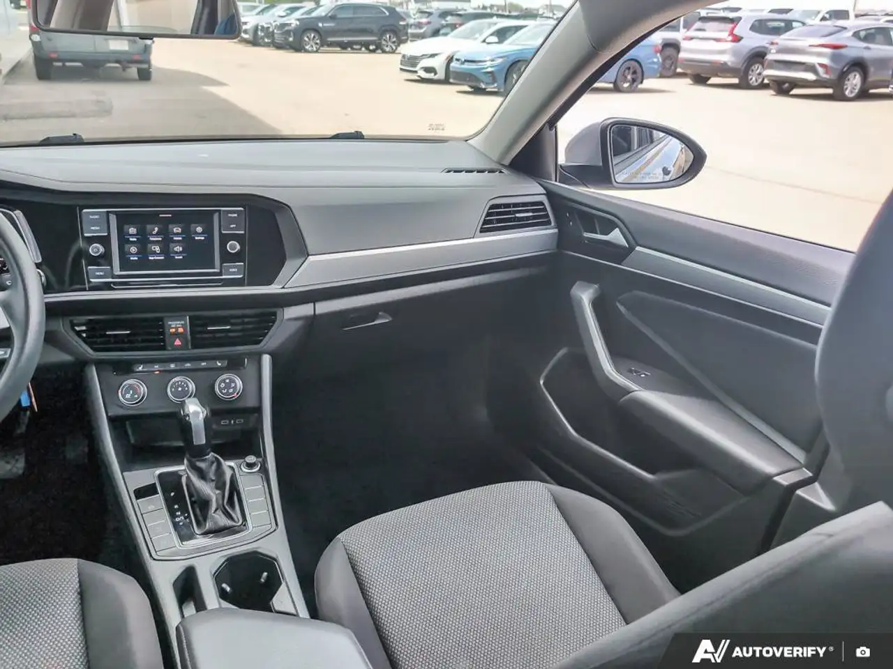 Volkswagen Jetta снимка Volkswagen Jetta
