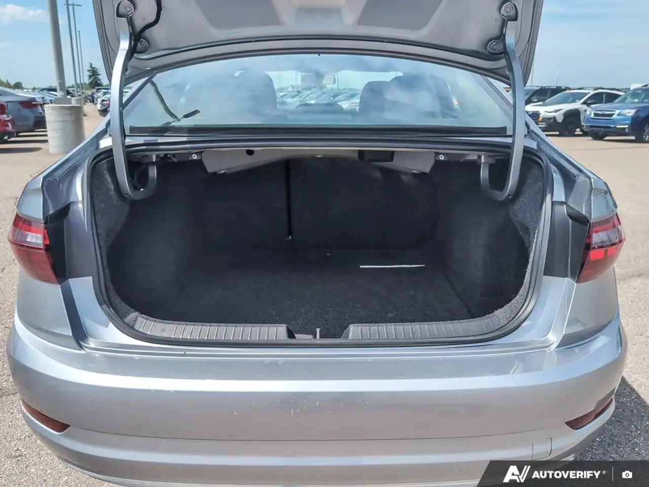 Volkswagen Jetta снимка Volkswagen Jetta
