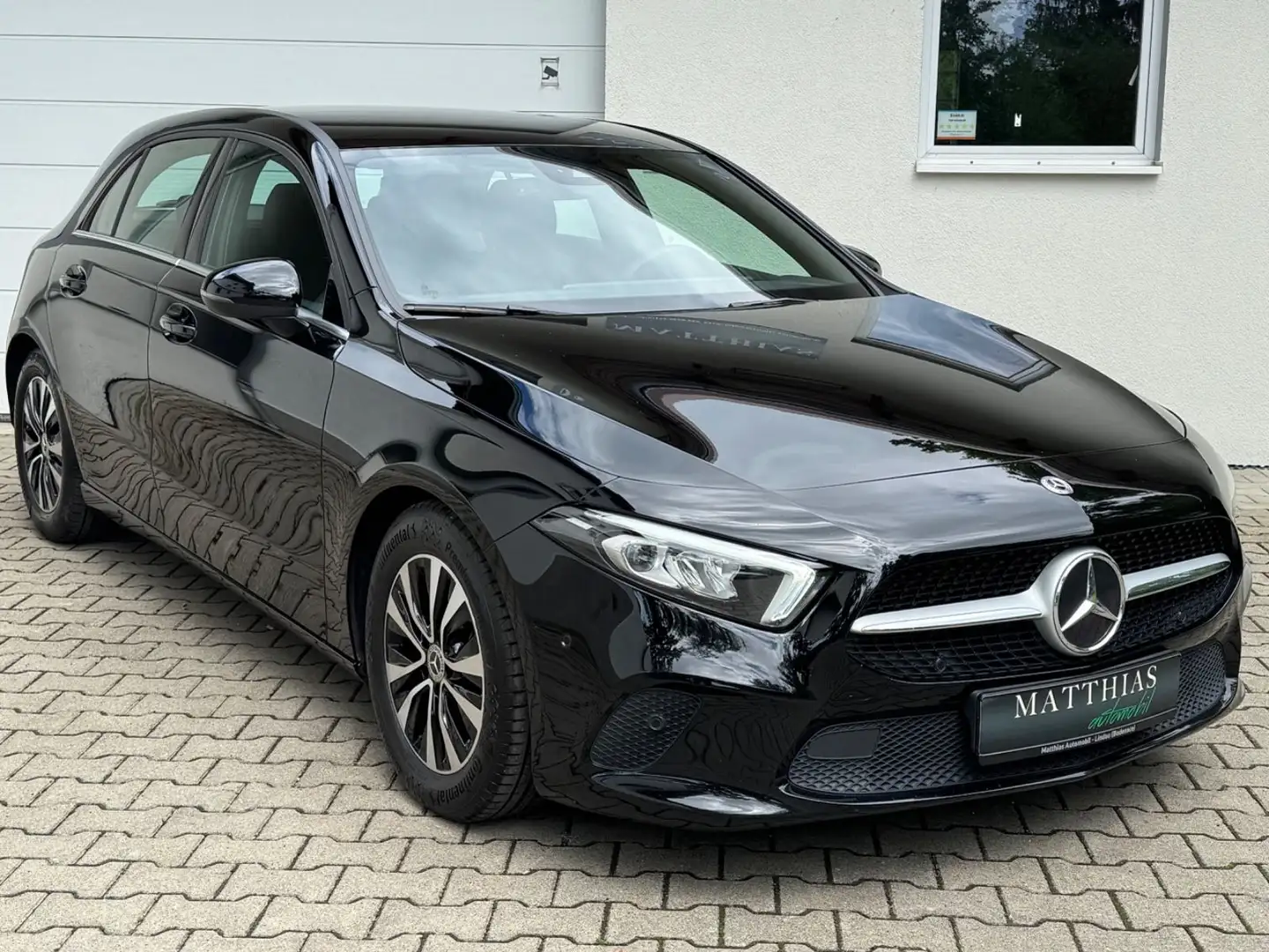 Mercedes-Benz A 200 d Automatik 150PS/LED/Navi/Virutal/AHK/ Schwarz - 2