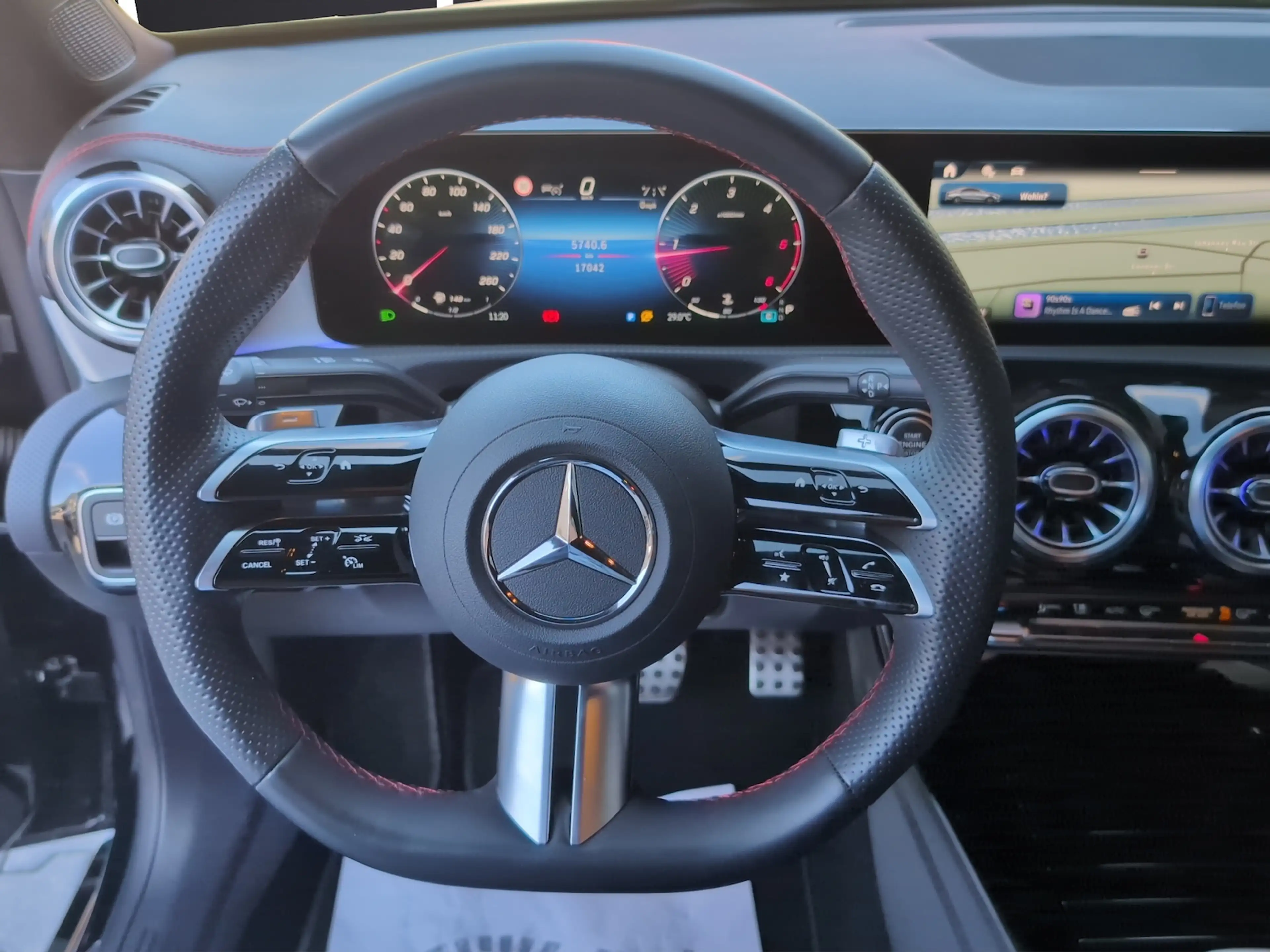 Mercedes-Benz CLA 220 d AMG Line *Multibe*Distro*Ambient*Wide* — photo 11