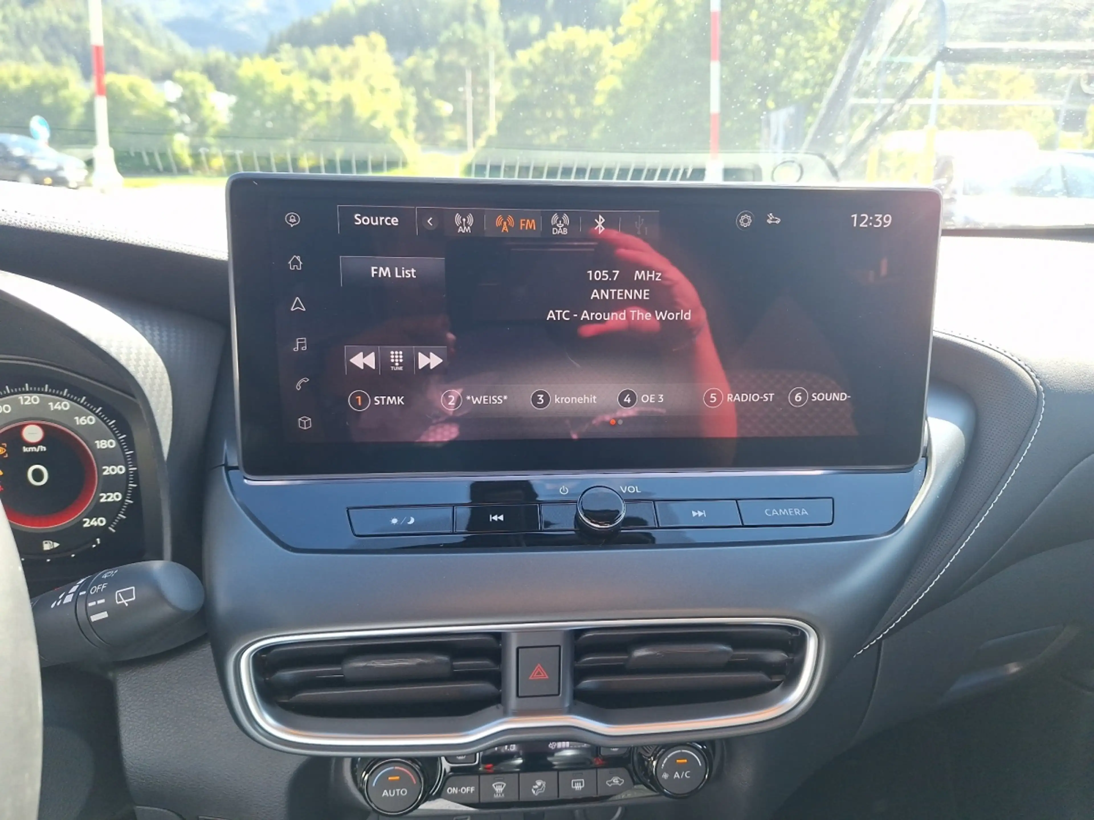 Nissan Juke N-Connecta 1.0 DIG-T 114PS — photo 10