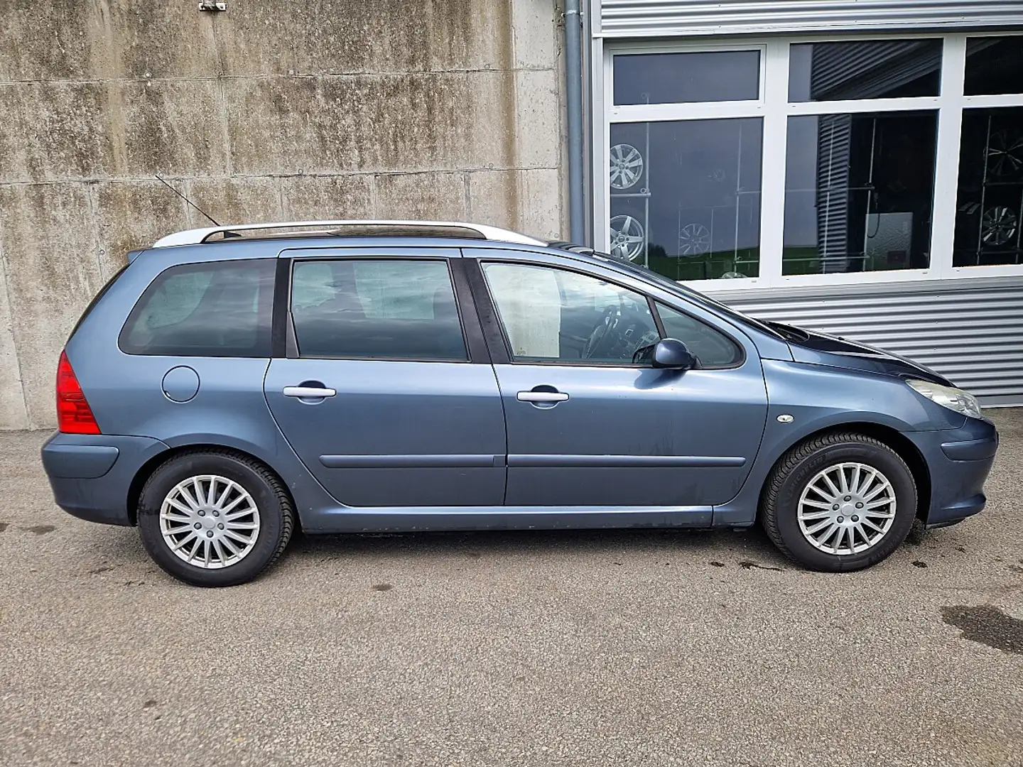 Peugeot 307 SW Active HDI 110 Grau - 1