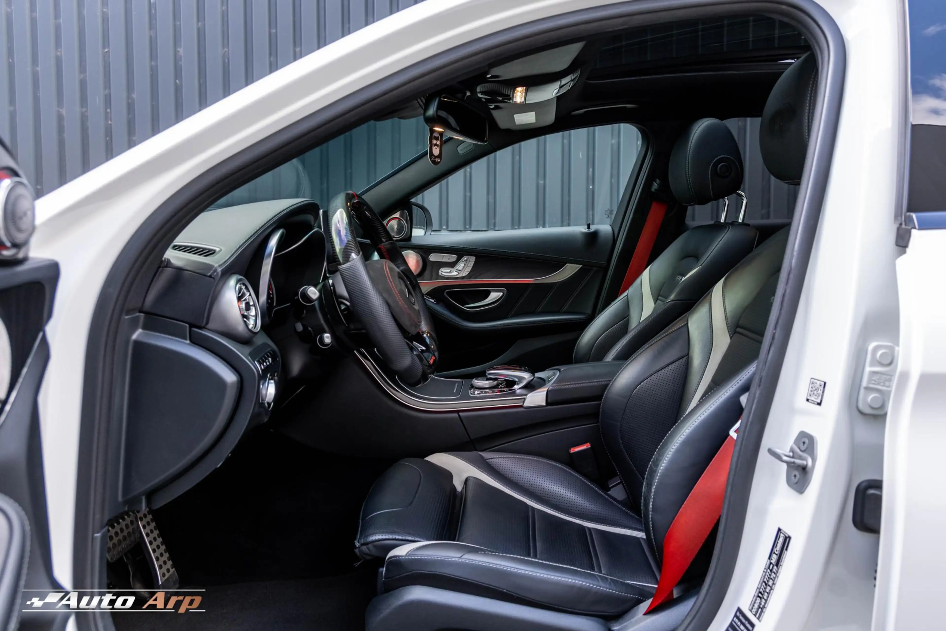Mercedes-Benz C 63 AMG Estate S — photo 13