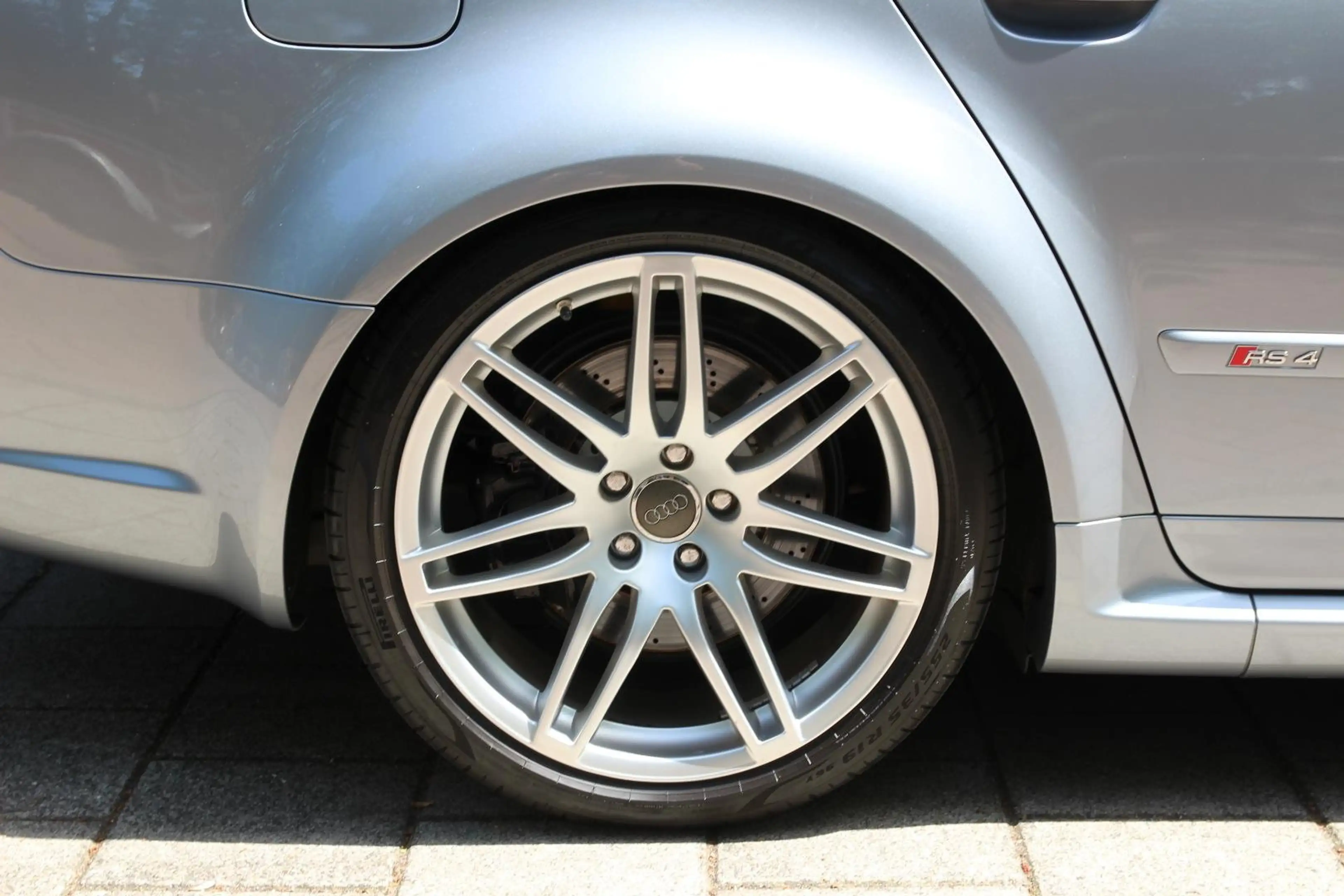 Audi RS4 B7 Avant — photo 11