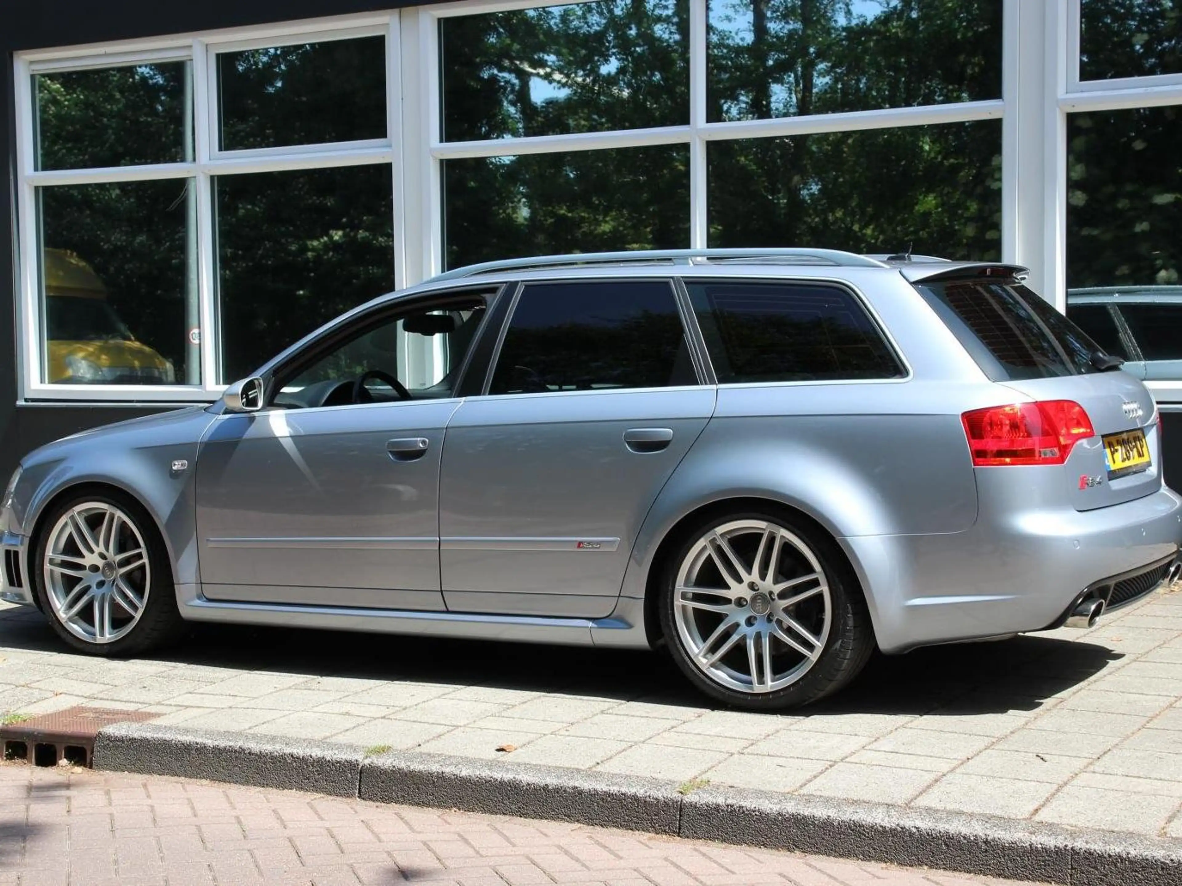 Audi RS4 B7 Avant — photo 2