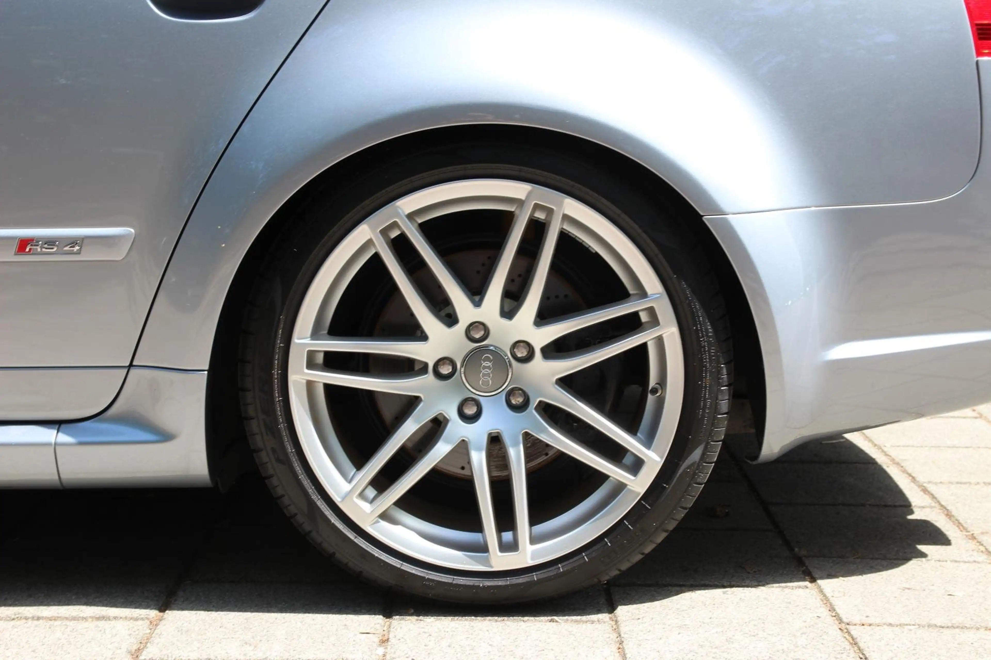 Audi RS4 B7 Avant — photo 12