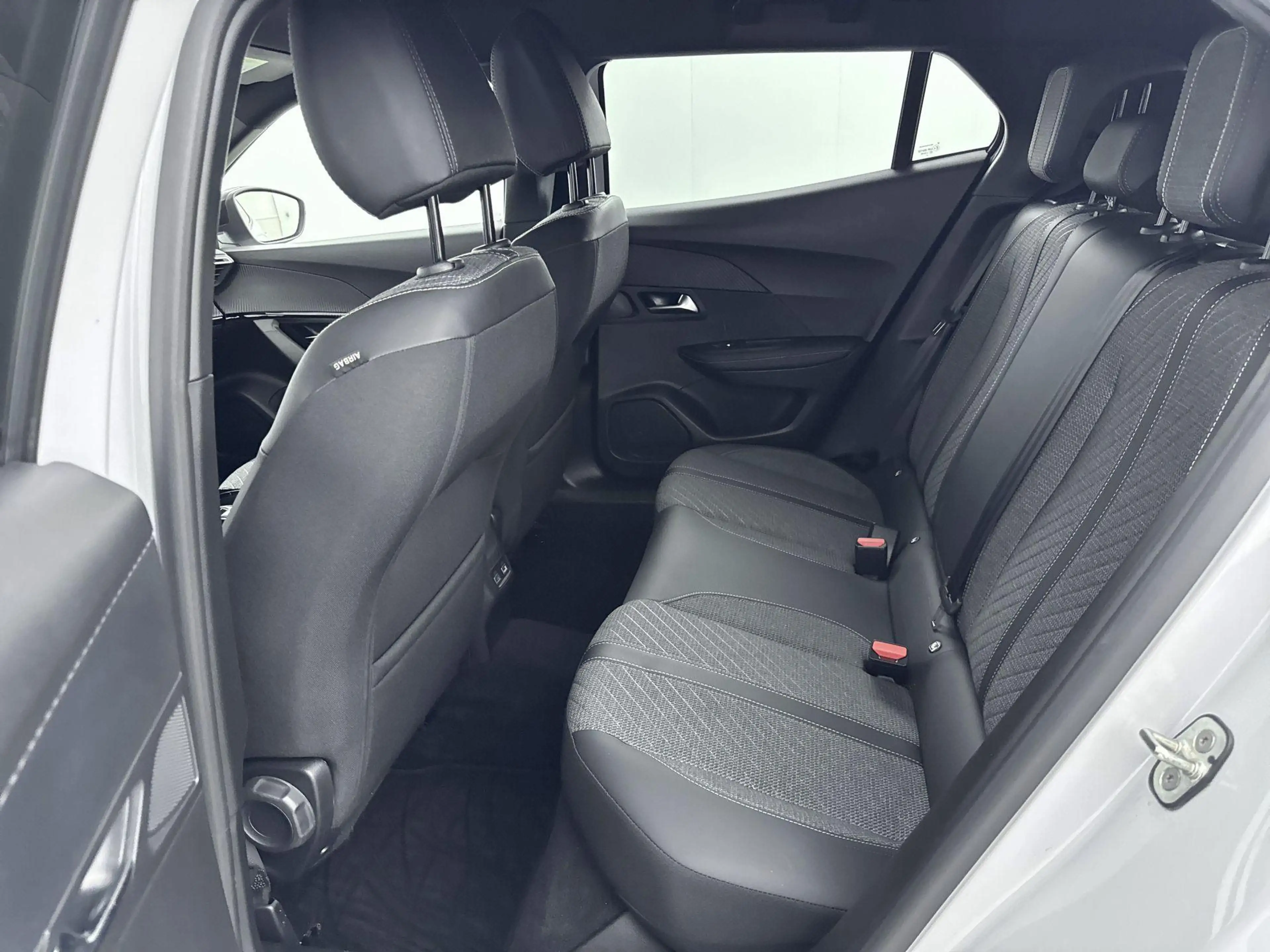 Peugeot 2008 100pk Allure | Digitale cockpit | Climate control — photo 14