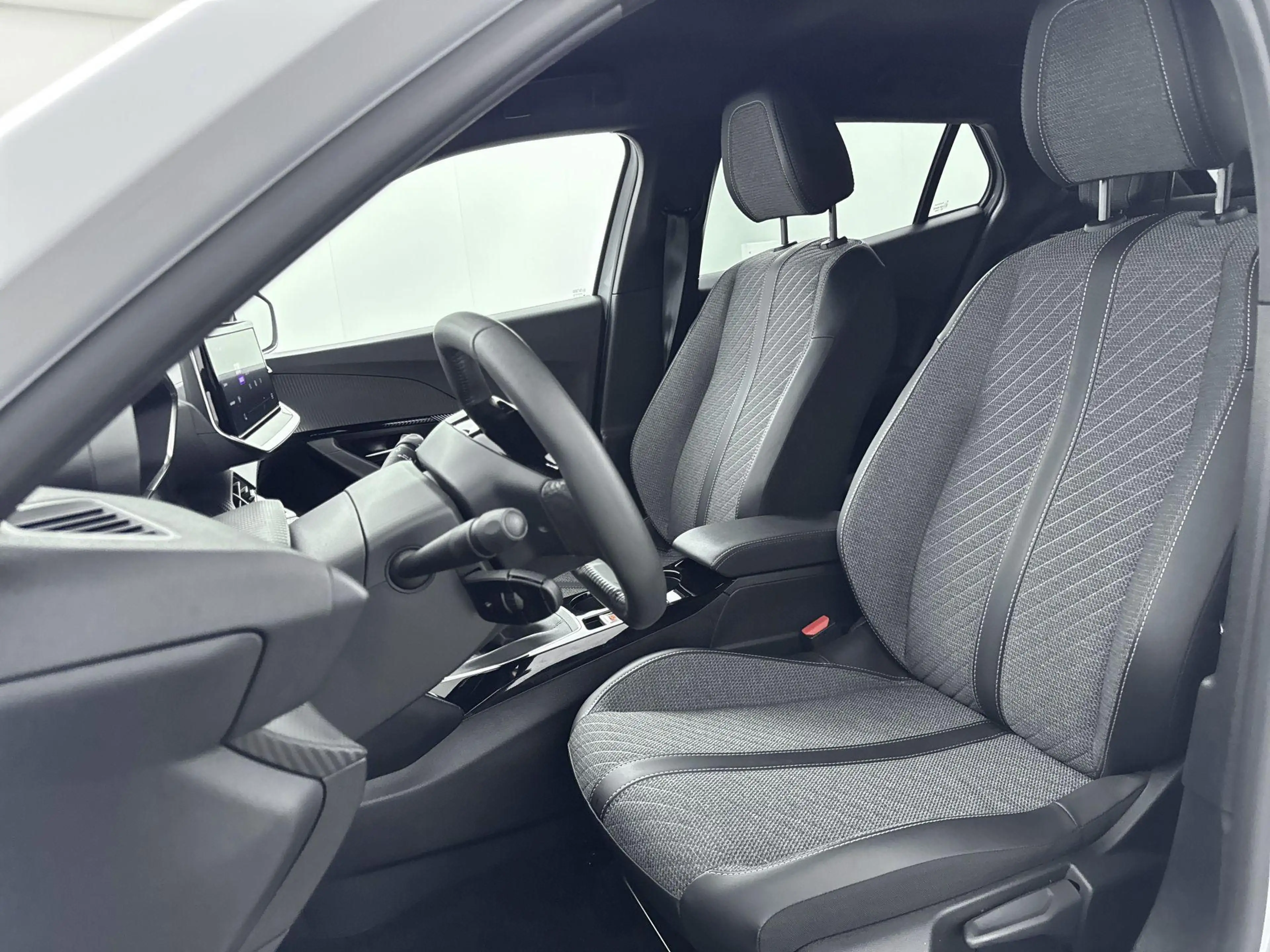 Peugeot 2008 100pk Allure | Digitale cockpit | Climate control — photo 13