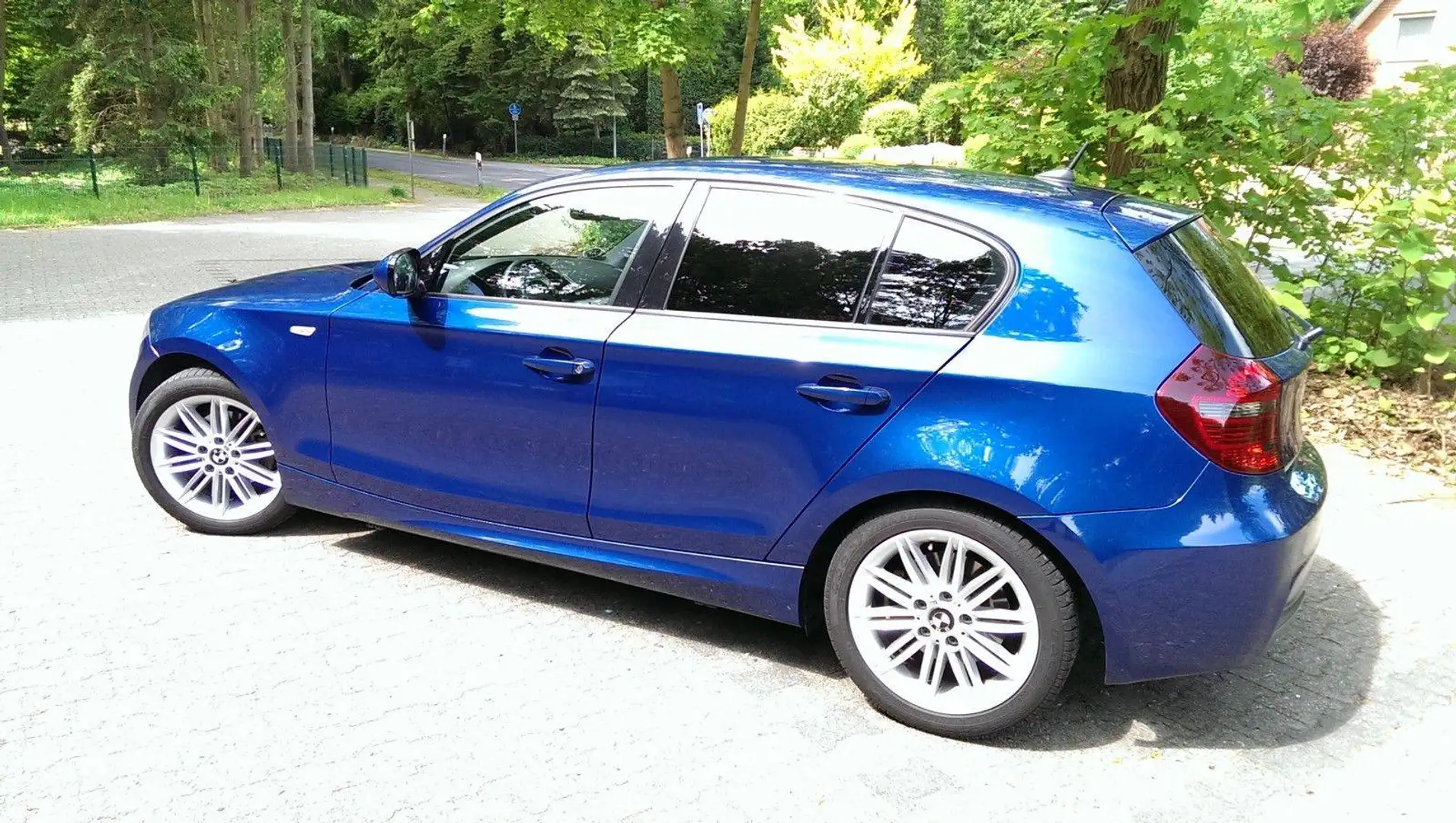 BMW 118 118d Blau - 2