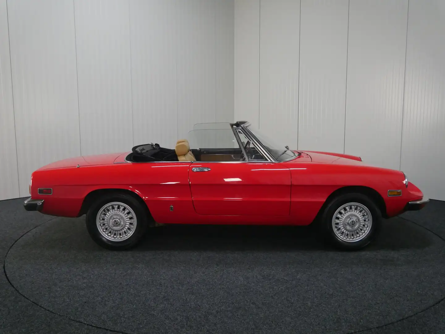 Alfa Romeo Spider 2.0 Rot - 2