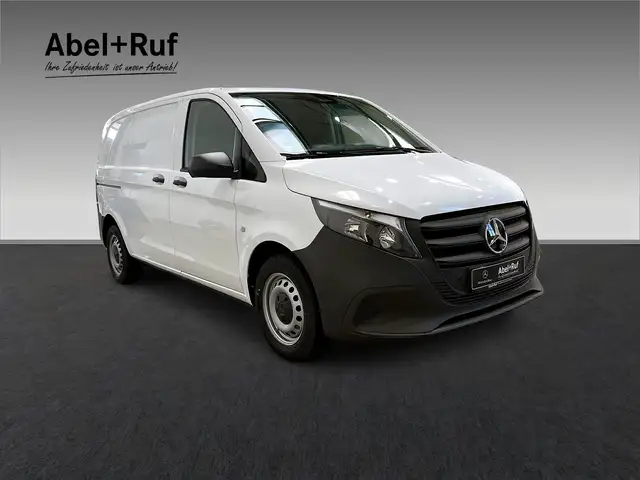 Mercedes-Benz Vito view 3