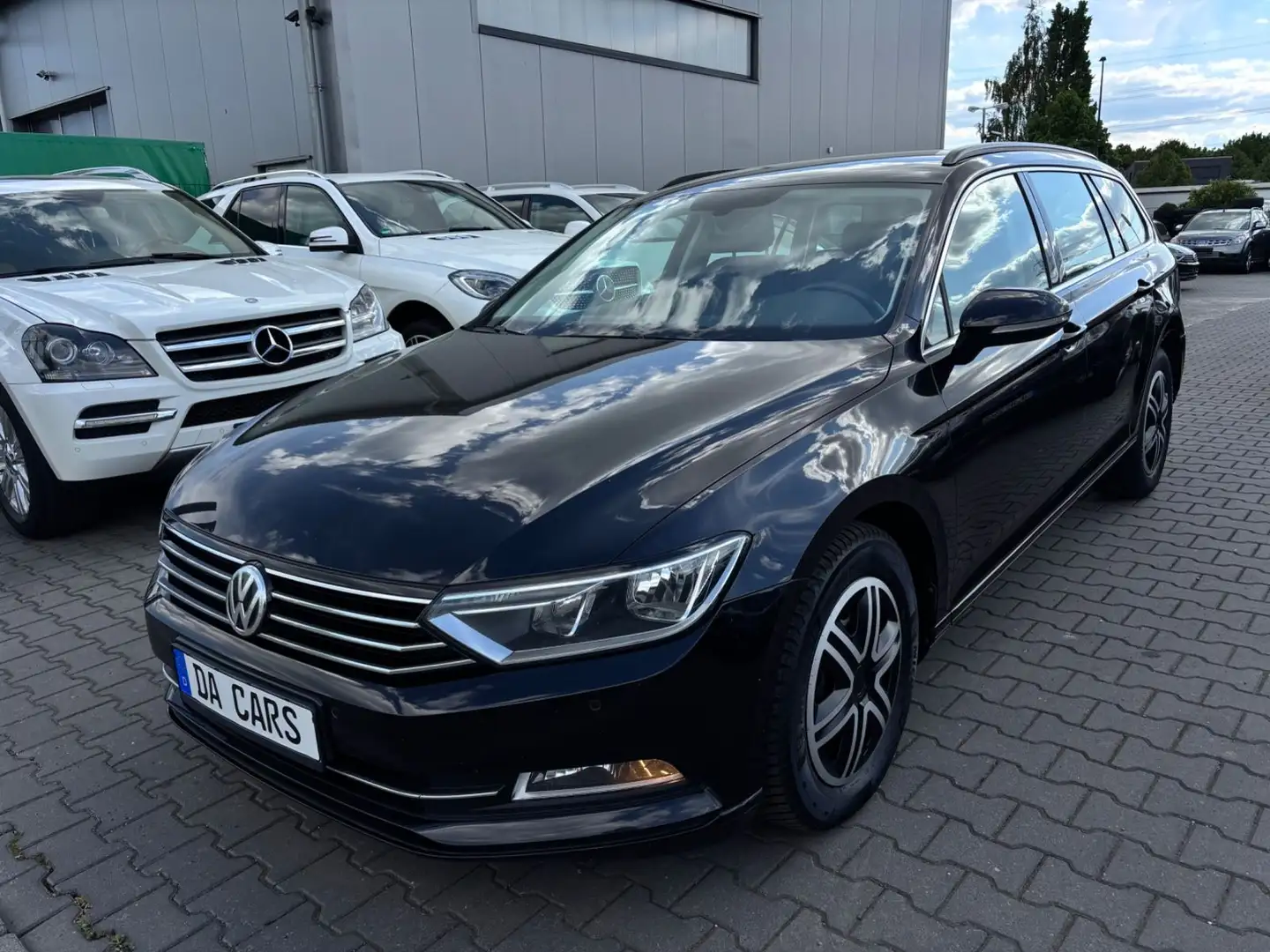 Volkswagen Passat Variant Passat 2.0 TDI Comfortline Navi+/Massage/AHK Negro - 1