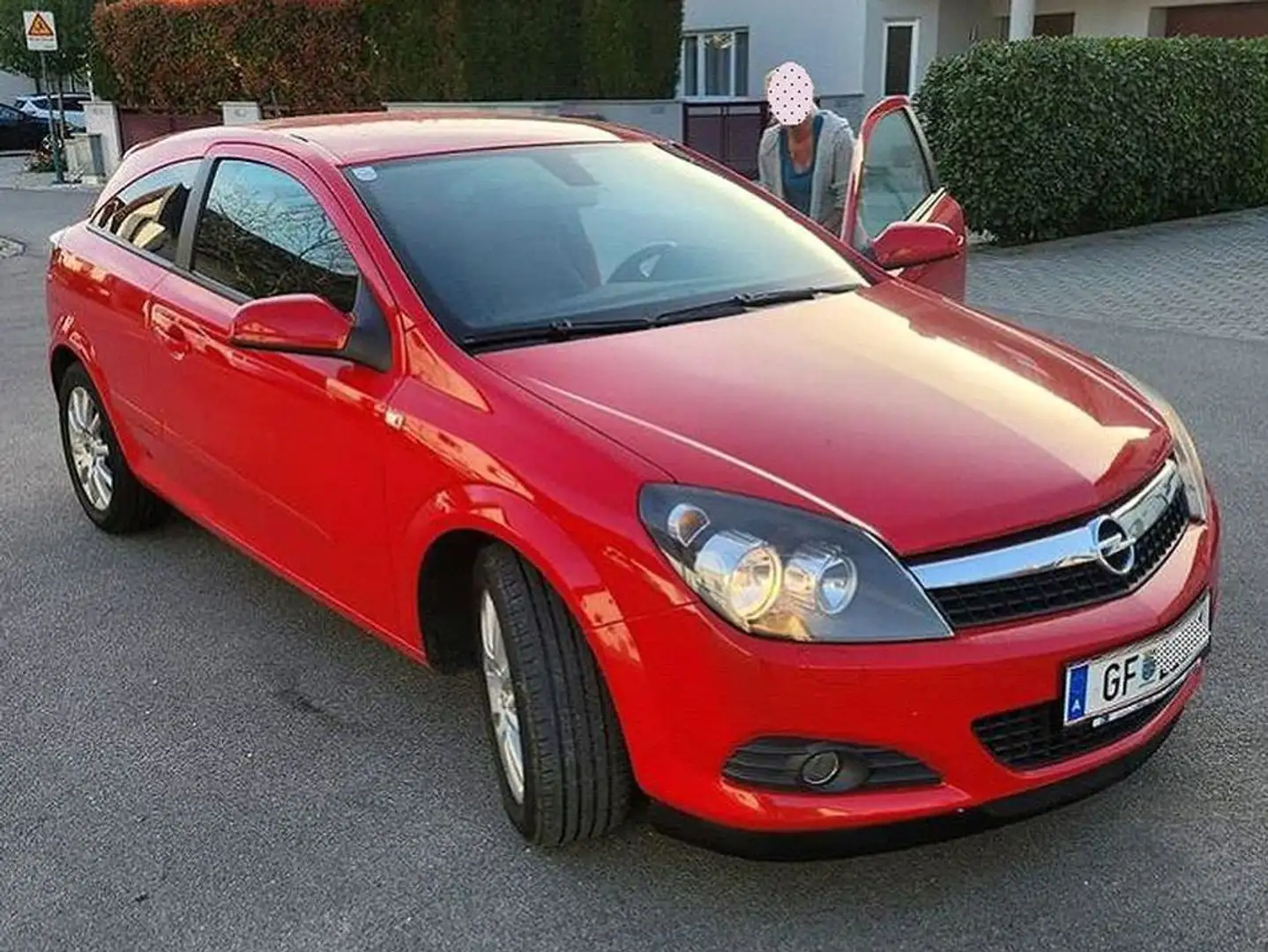 Opel Astra 1.6 GTC Coupé (85 KW) Rot - 1
