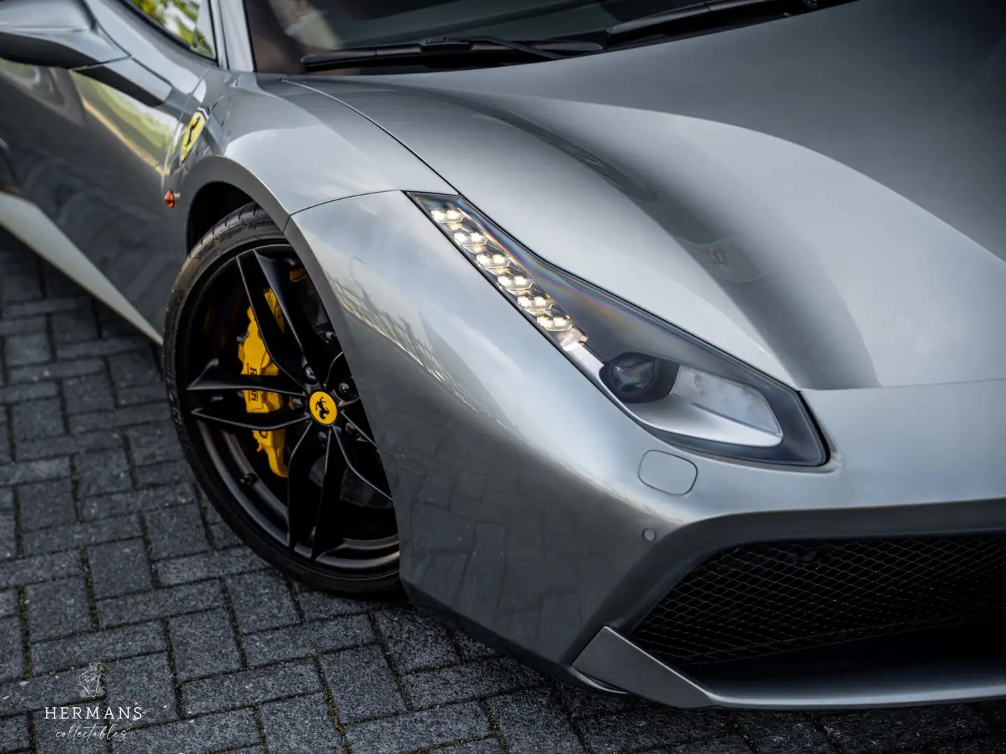 Ferrari 488 3.9 GTB HELE / Atelier / Daytona / Lift / AFS1 / S Grau - 2