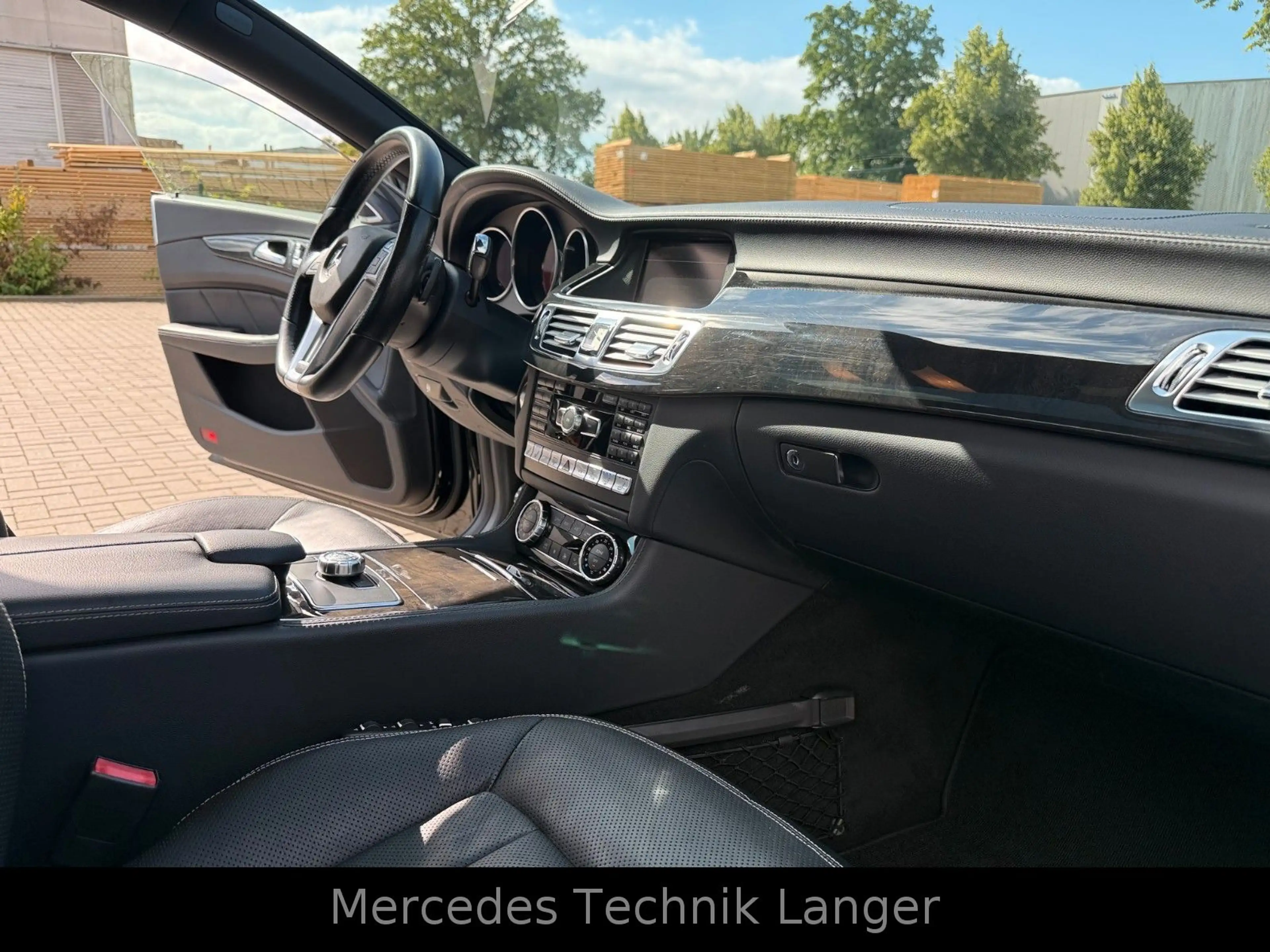 Mercedes-Benz CLS 350 CGI AMG PAKET — photo 8