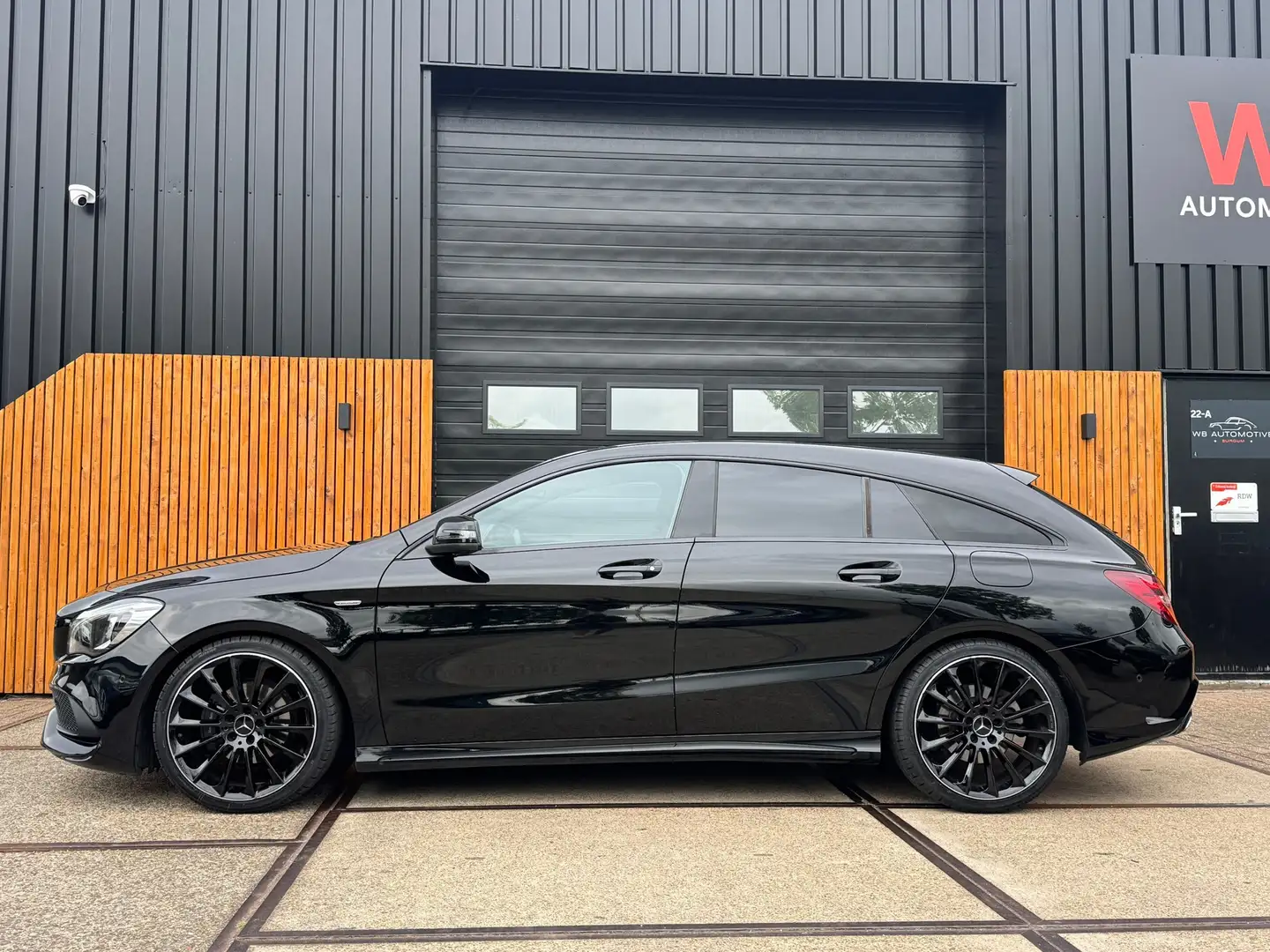 Mercedes-Benz CLA 200 Shooting Brake AMG Edition Cruise Clima Trekhaak C Zwart - 2