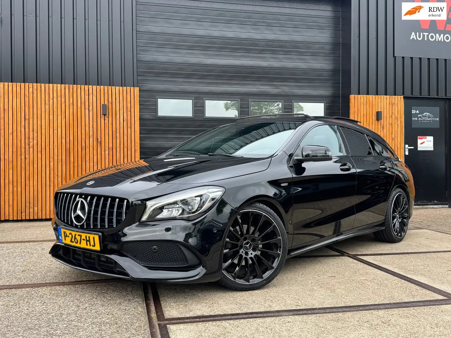 Mercedes-Benz CLA 200 Shooting Brake AMG Edition Cruise Clima Trekhaak C Zwart - 1