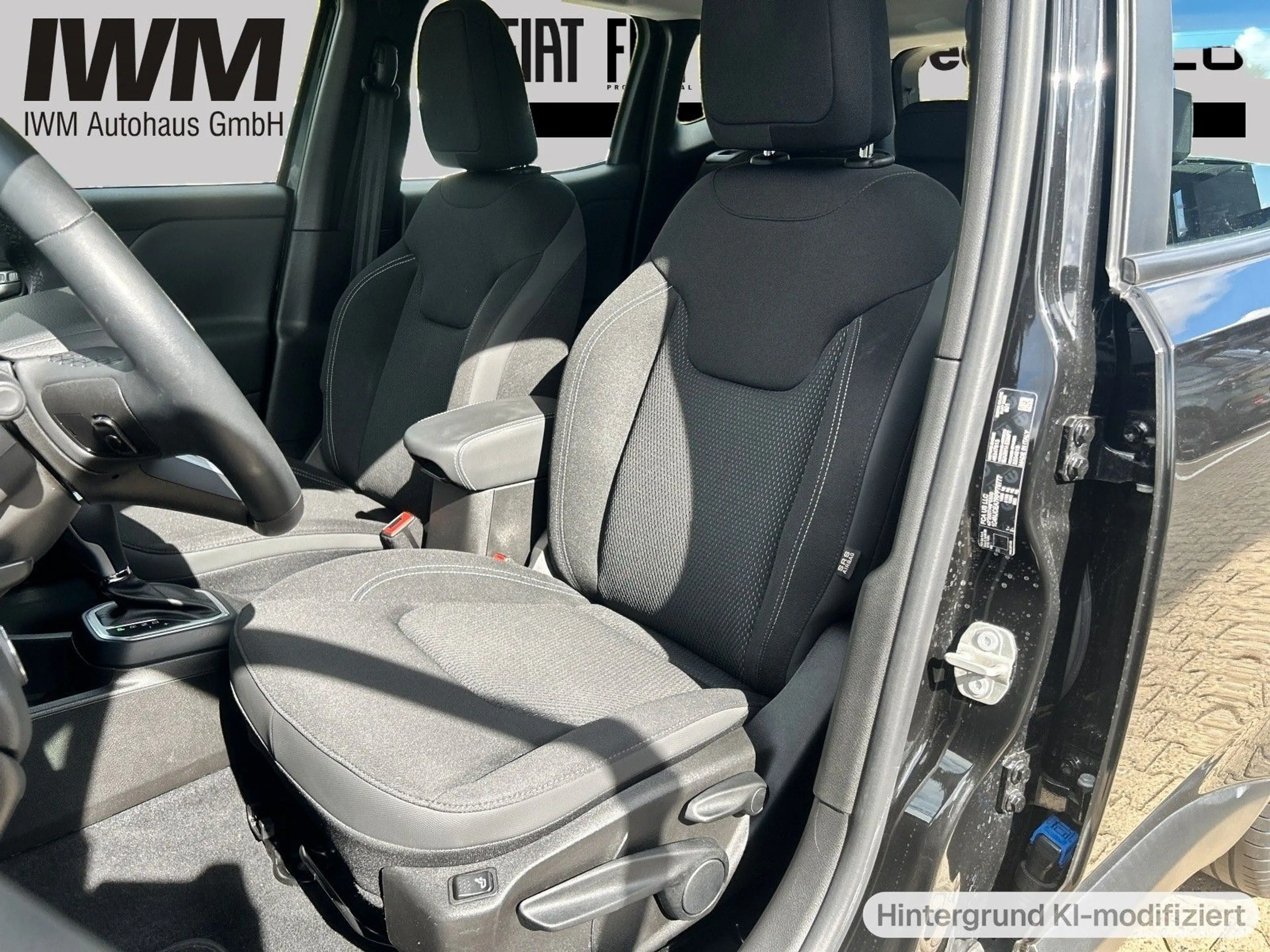 Jeep Renegade Altitude Mild-Hybrid FWD — photo 10