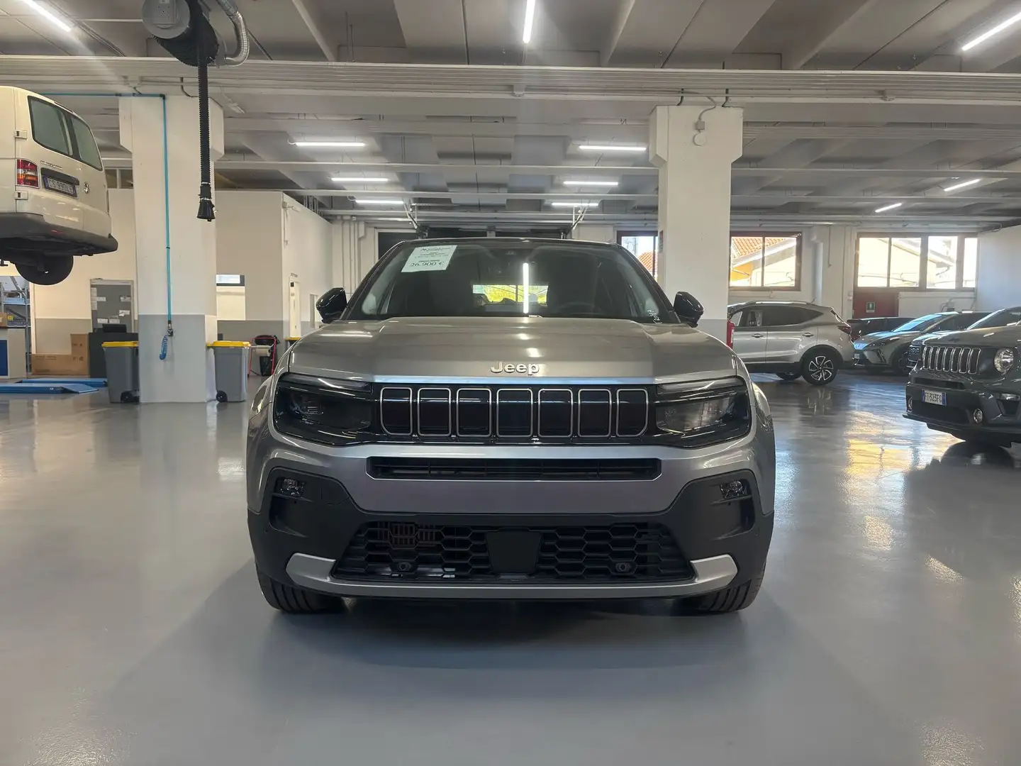 Jeep Avenger 1.2 E-HYBRID LONGITUDE 100cv DCT MHEV Gris - 2
