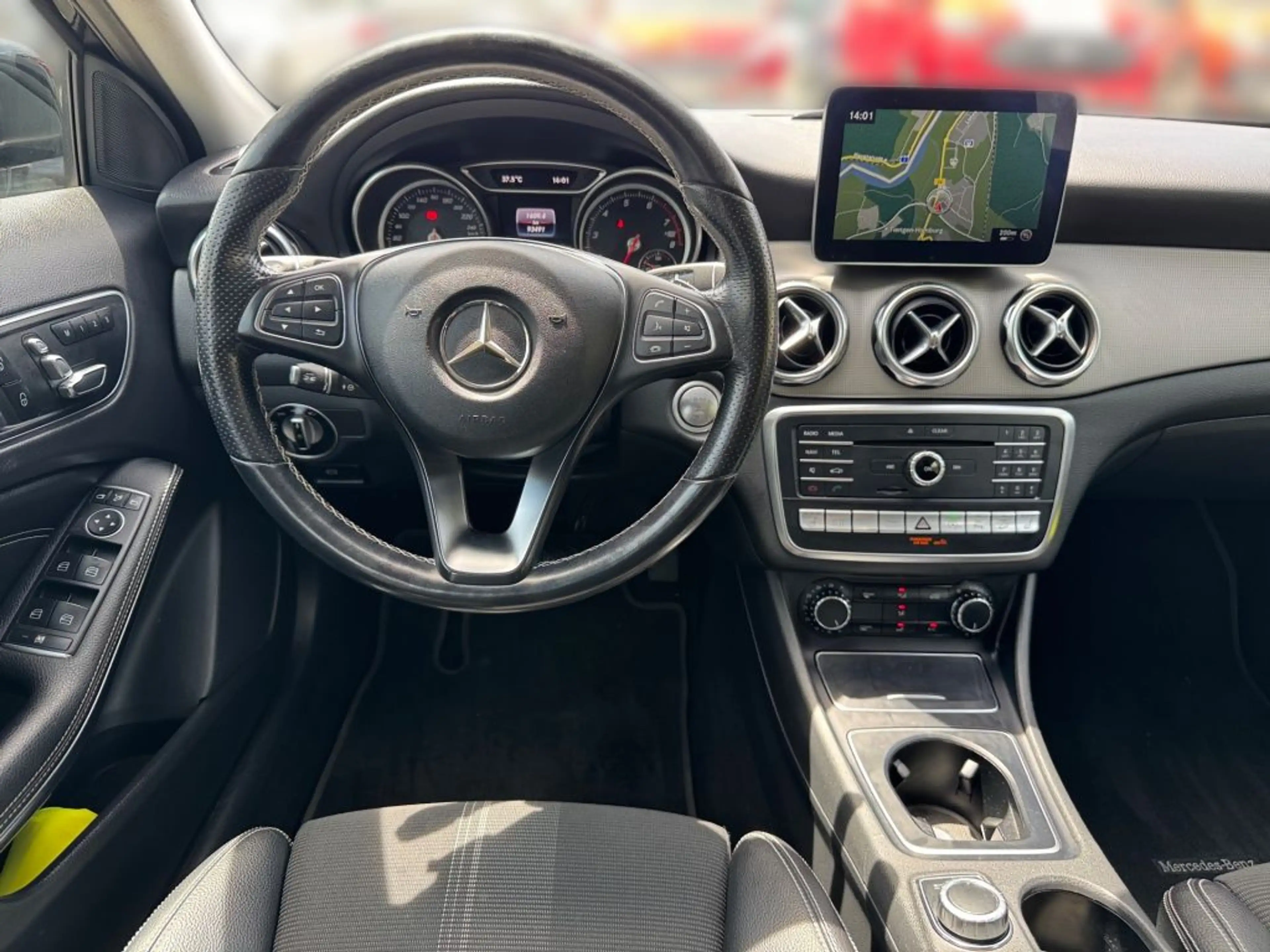 Mercedes-Benz GLA 220 4Matic 7G-DCT Urban — photo 9