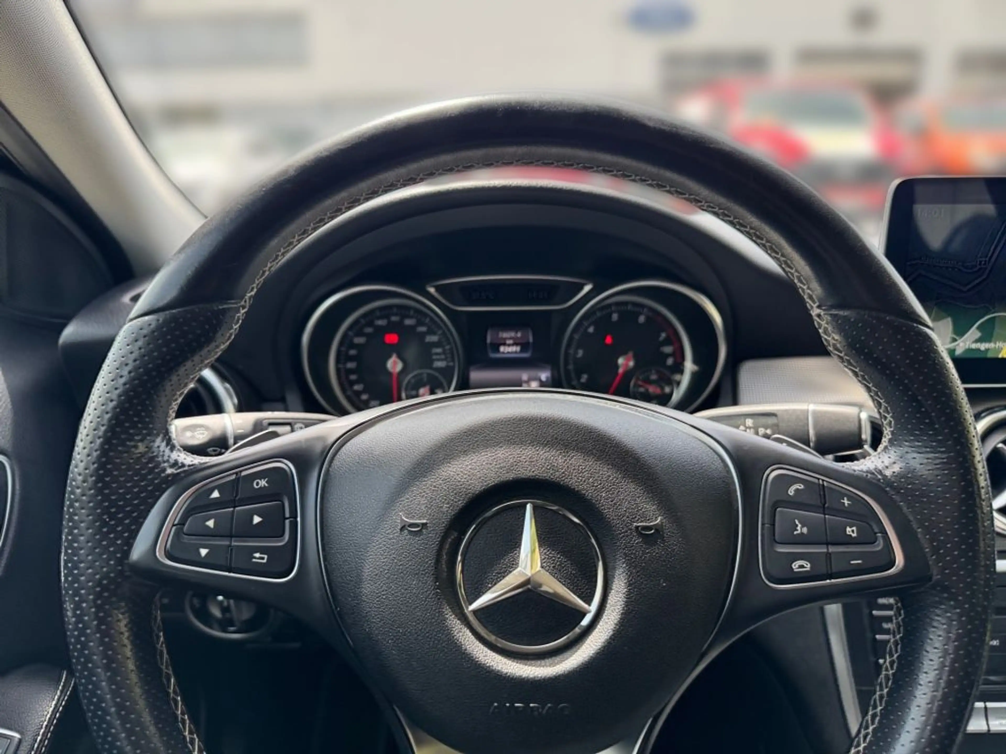 Mercedes-Benz GLA 220 4Matic 7G-DCT Urban — photo 10