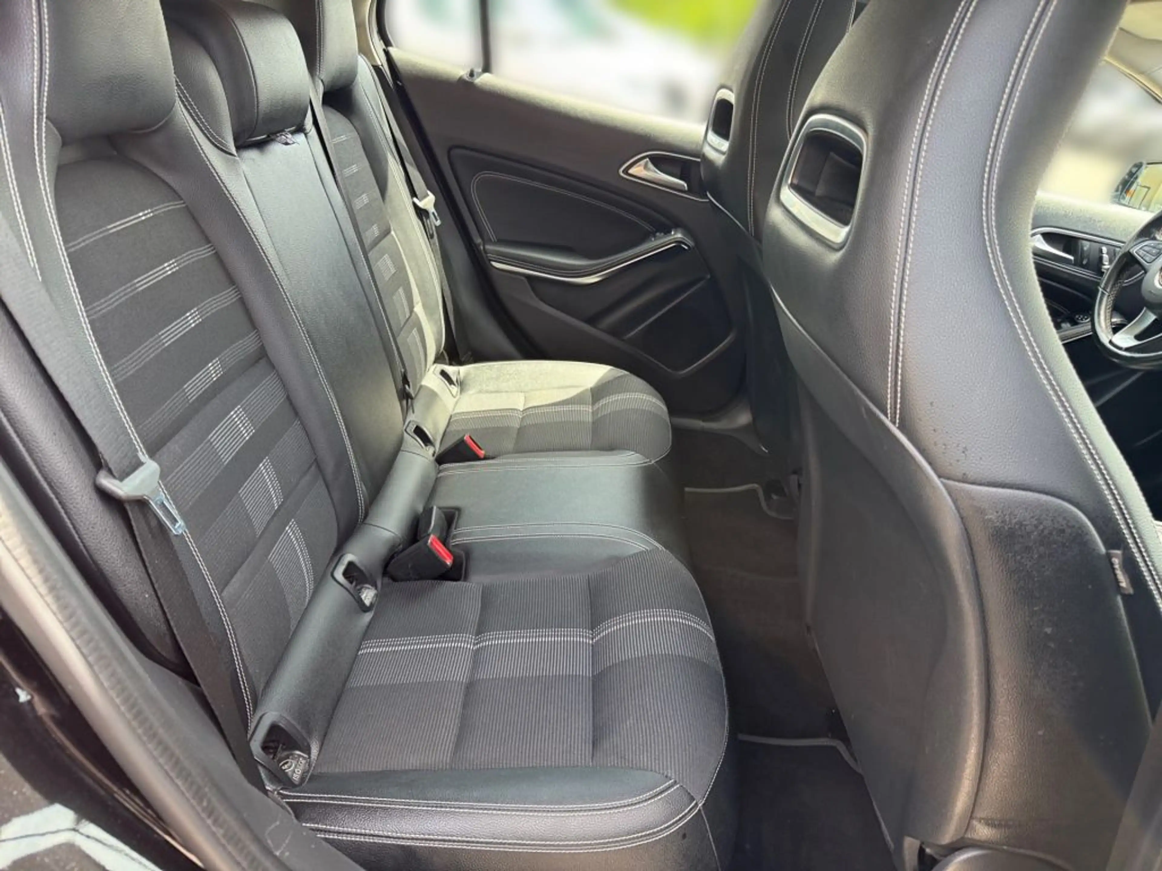 Mercedes-Benz GLA 220 4Matic 7G-DCT Urban — photo 15