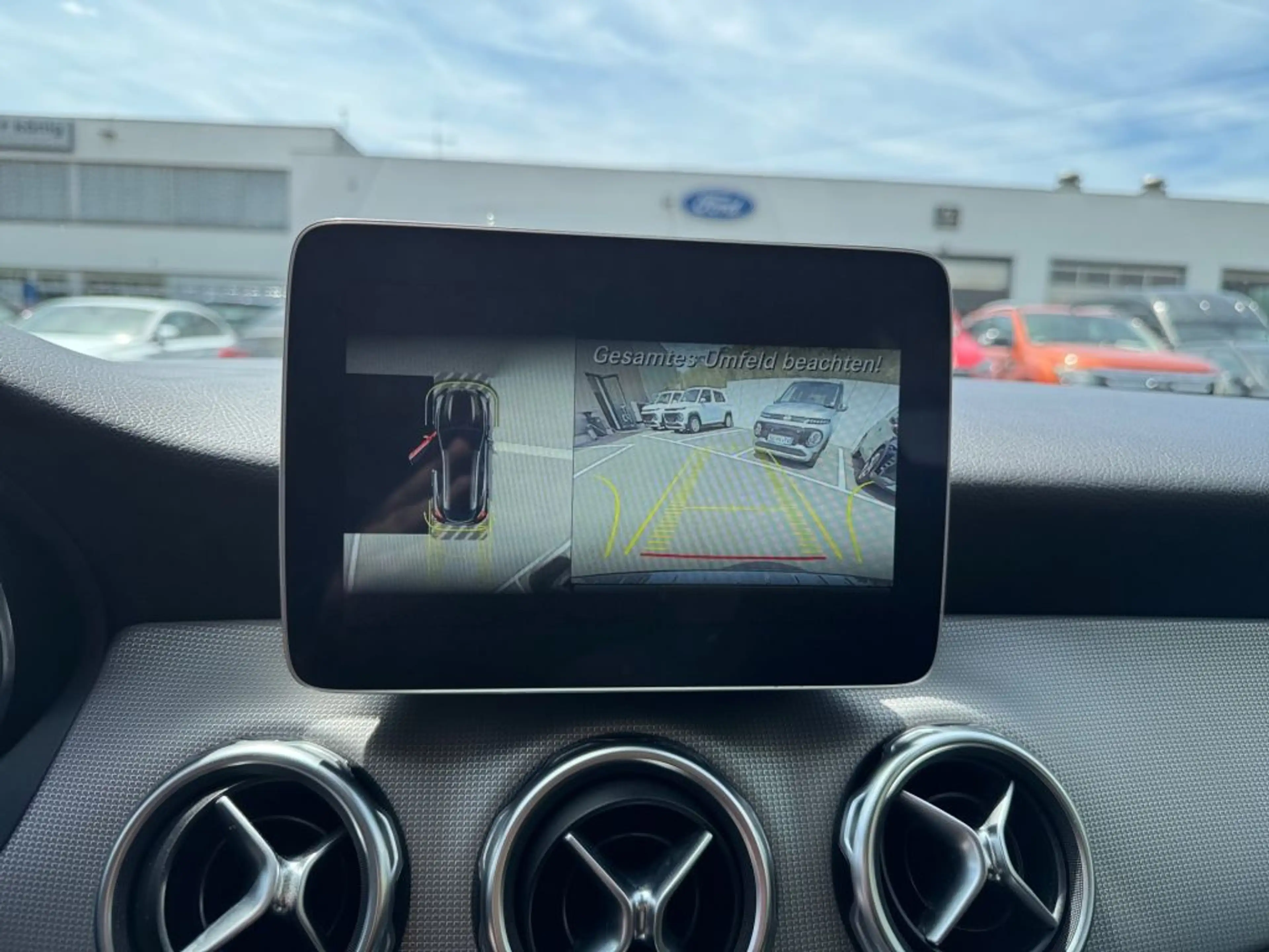 Mercedes-Benz GLA 220 4Matic 7G-DCT Urban — photo 11