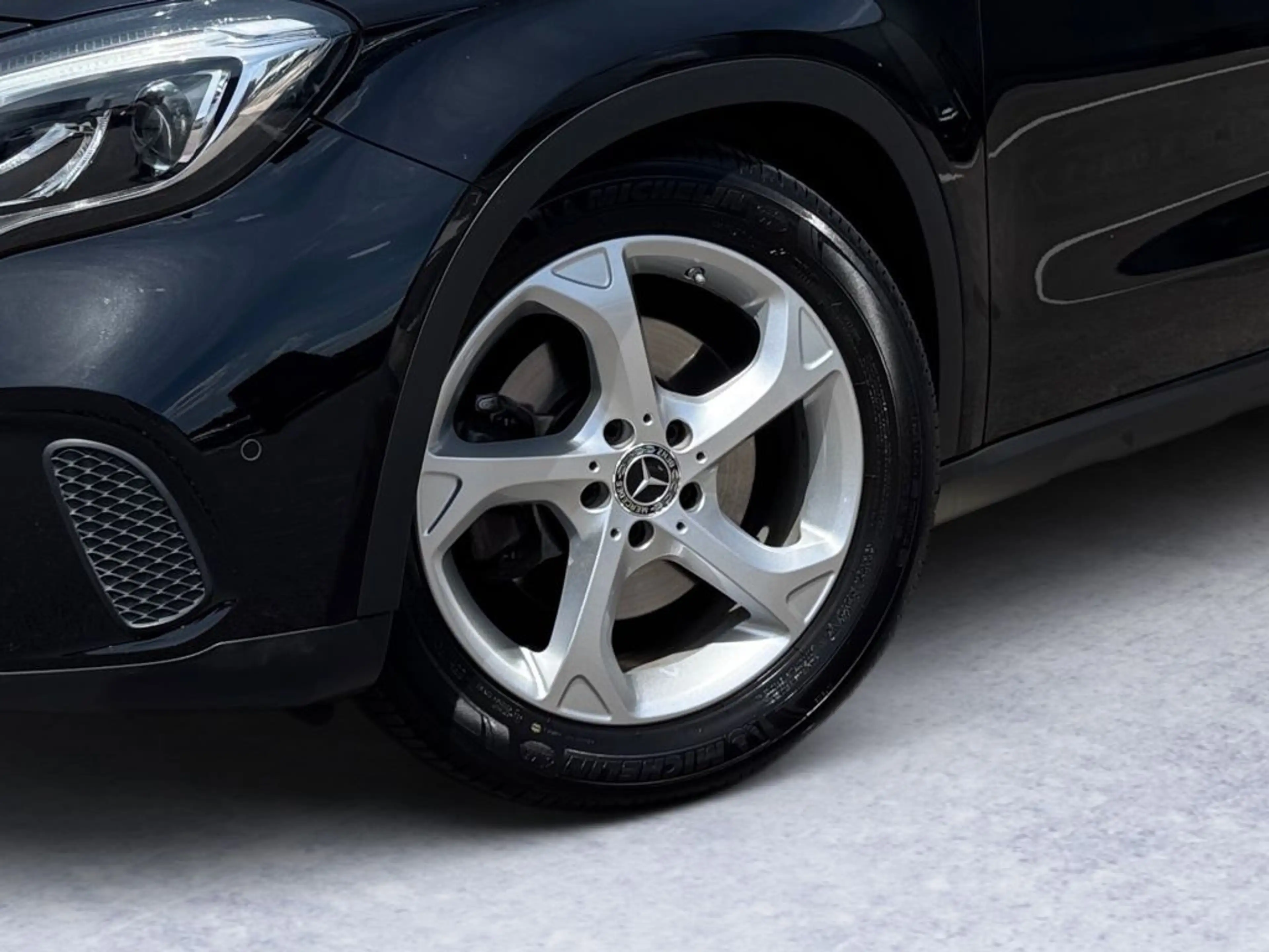 Mercedes-Benz GLA 220 4Matic 7G-DCT Urban — photo 6
