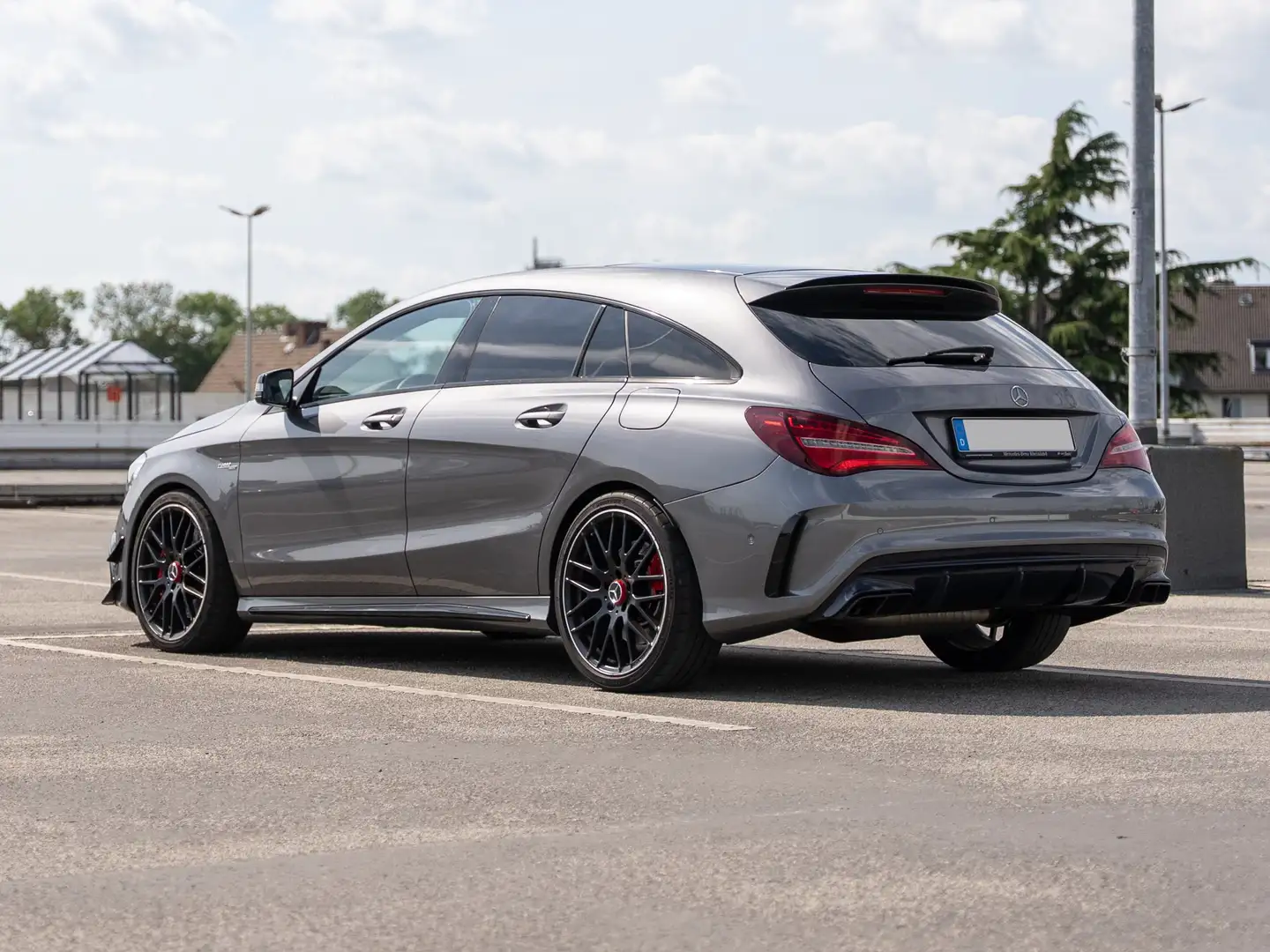 Mercedes-Benz CLA 45 AMG 4Matic DCT 7G Shooting Brake Grau - 2