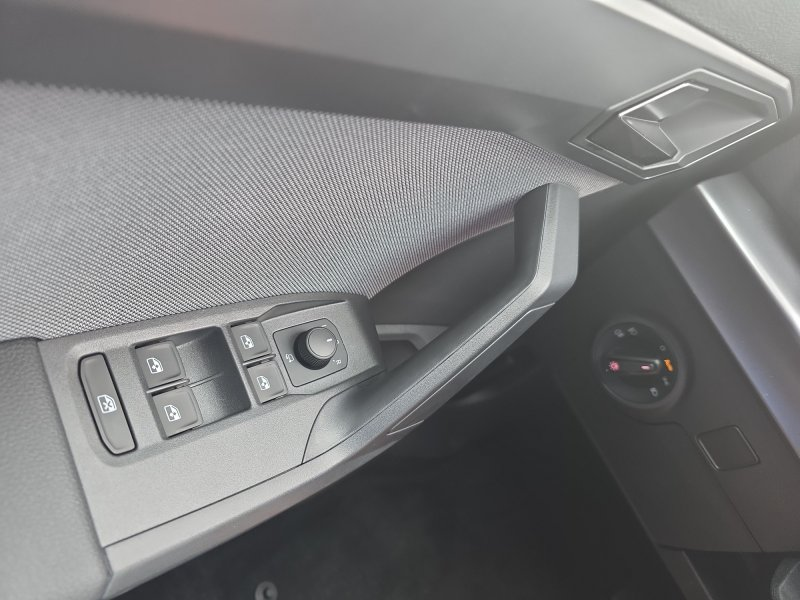 SEAT Arona FR 1,5TSI DSG aAHK/LED/ACC/Kamera/Winterp.     ** — photo 17
