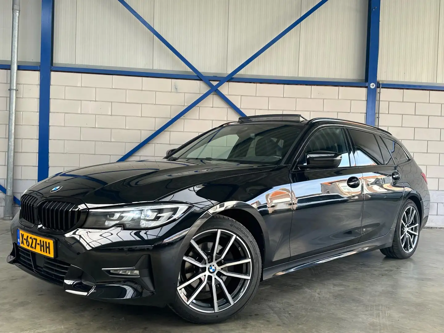 BMW 320 3-serie Touring 320d High Executive PANO|LED|Leder Zwart - 1