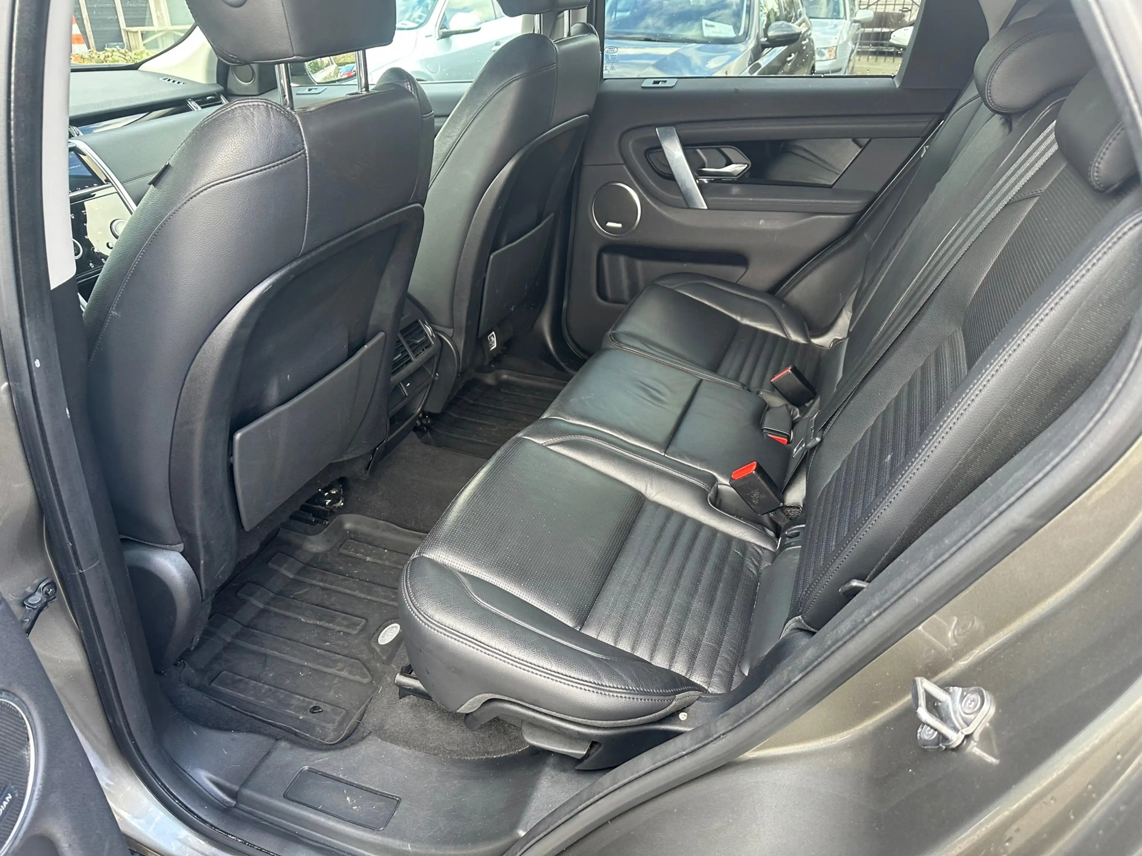 Land Rover Discovery Sport P300e 1.5 SE parkeersensoren voor en achter + came — photo 5
