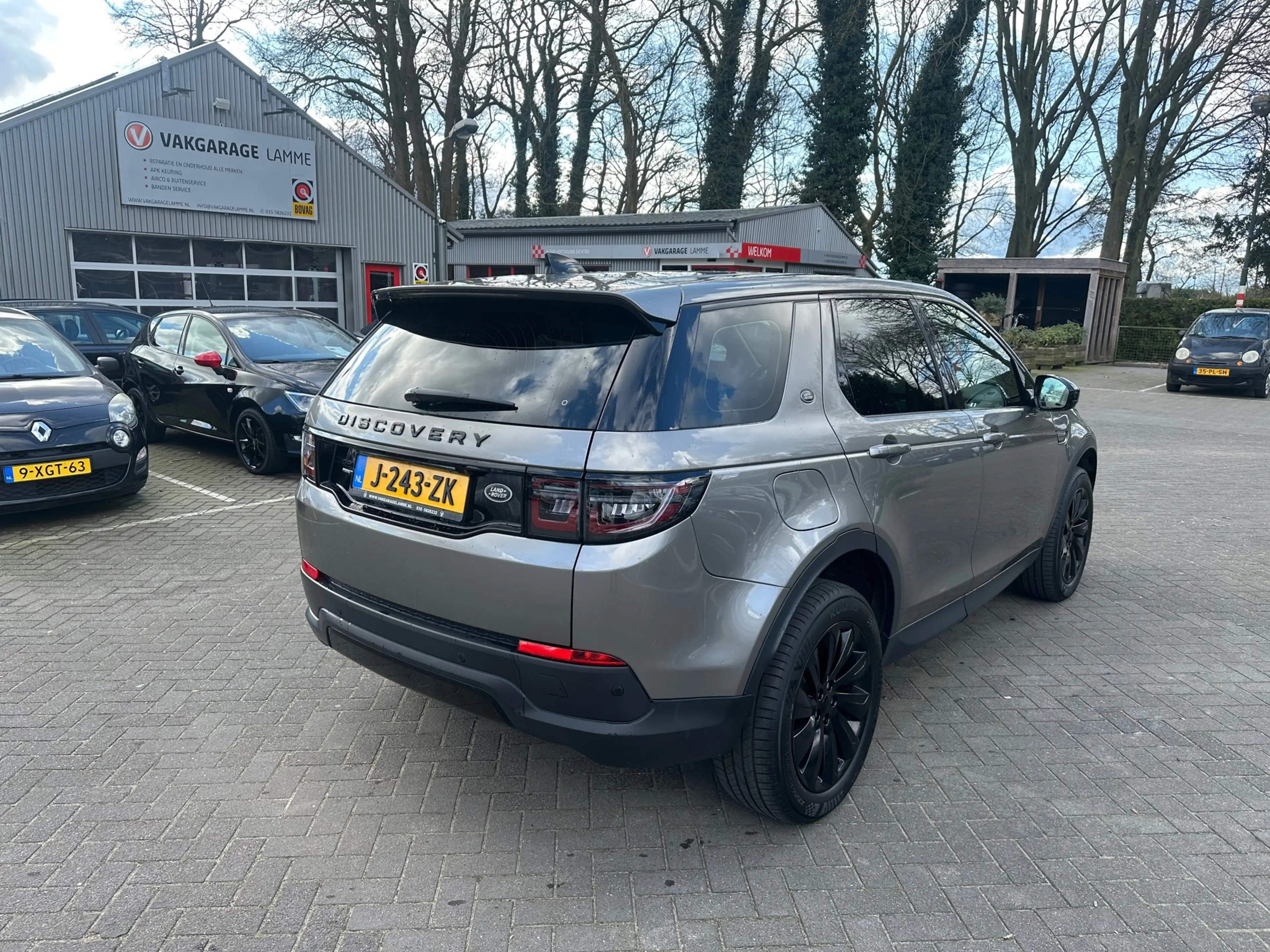 Land Rover Discovery Sport P300e 1.5 SE parkeersensoren voor en achter + came — photo 3