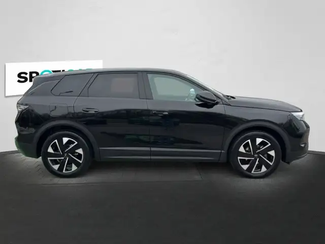 Opel Grandland view 4