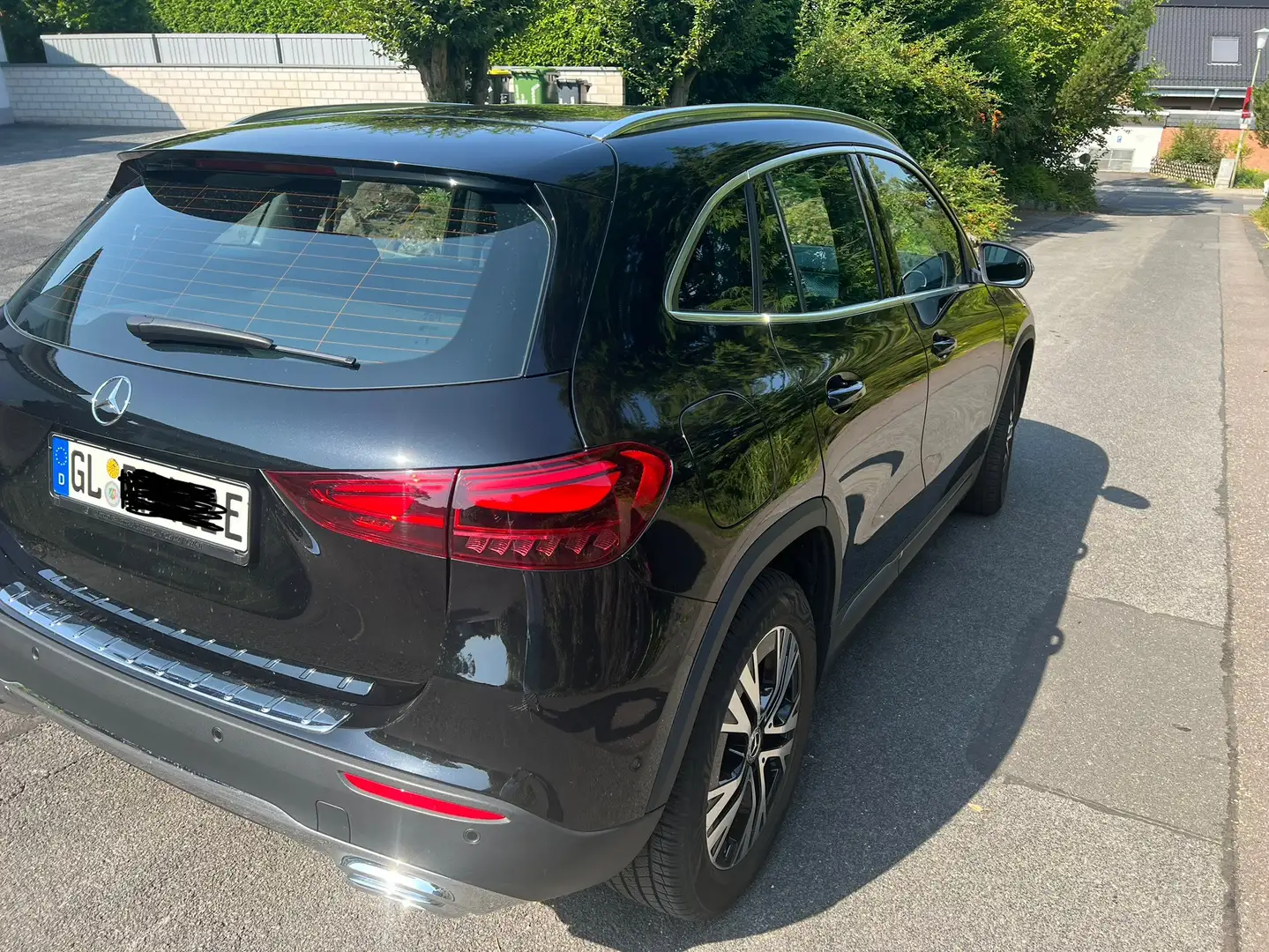 Mercedes-Benz GLA 180 GLA 250 e Hybrid Schwarz - 2