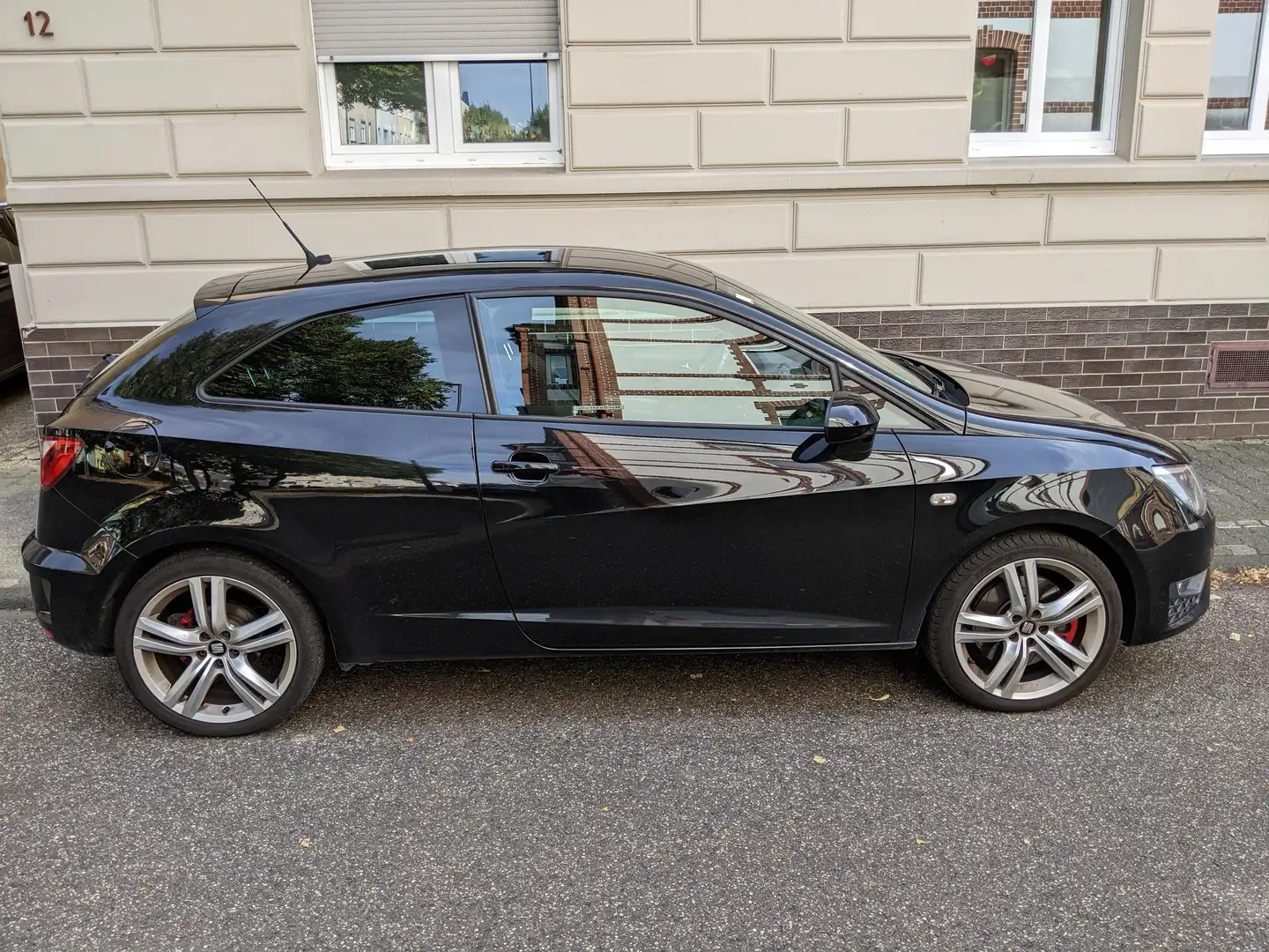 SEAT Ibiza Ibiza SC 1.8 TSI S Černá - 1