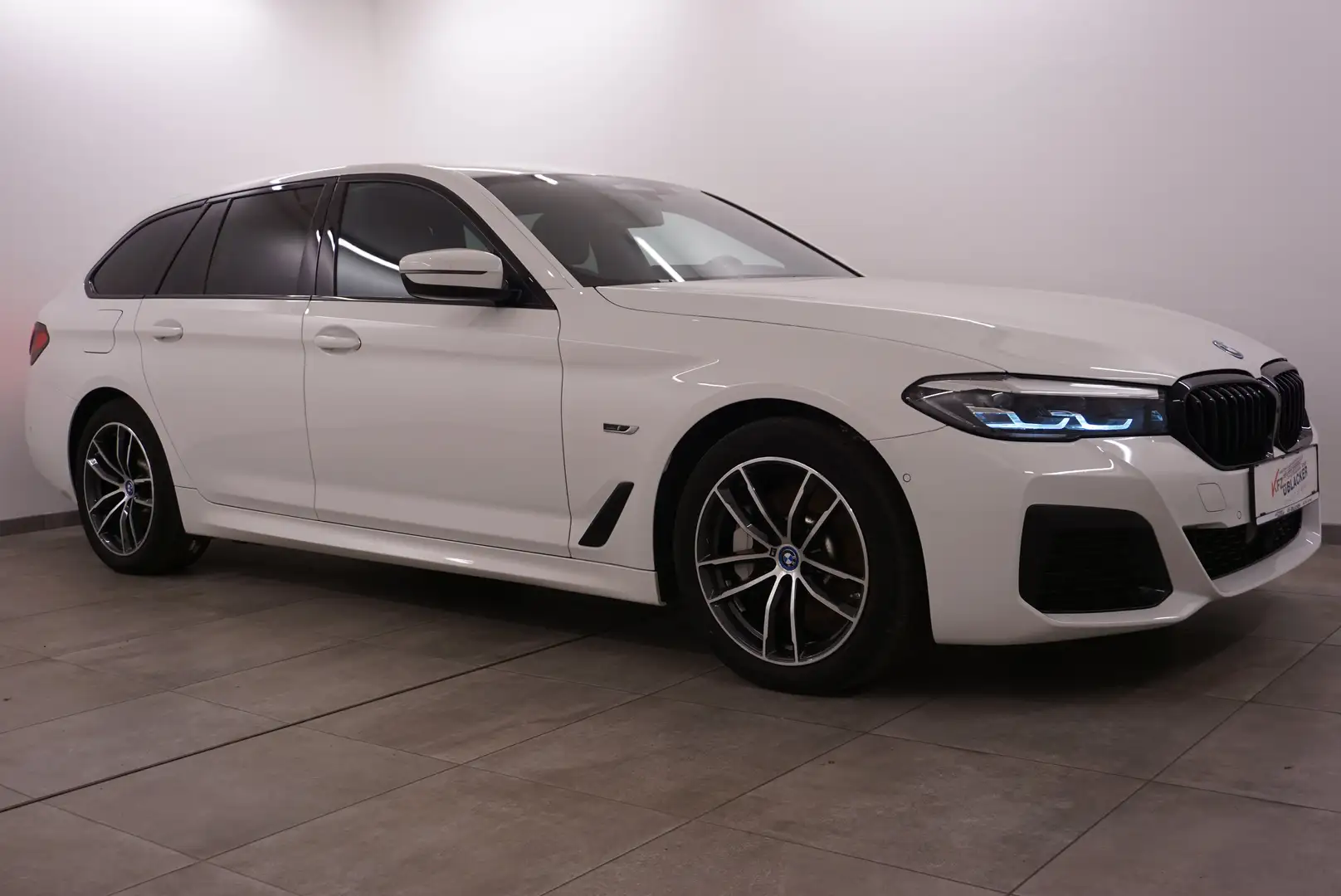 BMW 530 e xDrive M Sport // harman/kardon // AHK // ACC // Weiß - 1