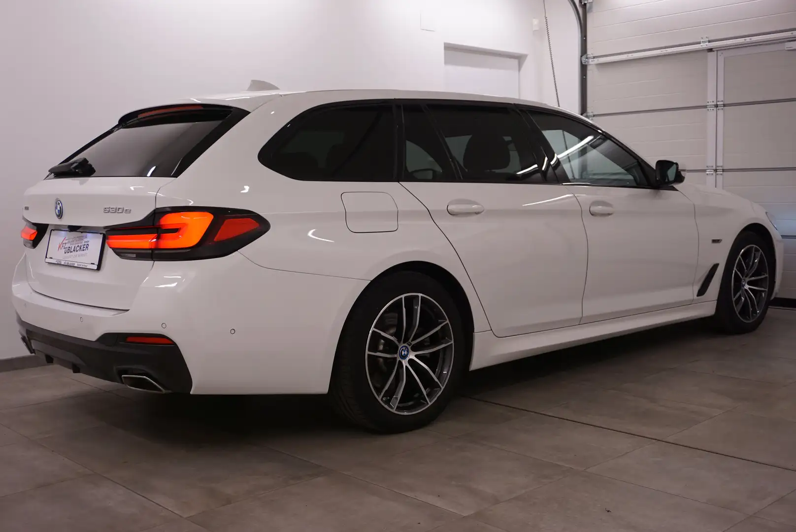 BMW 530 e xDrive M Sport // harman/kardon // AHK // ACC // Weiß - 2