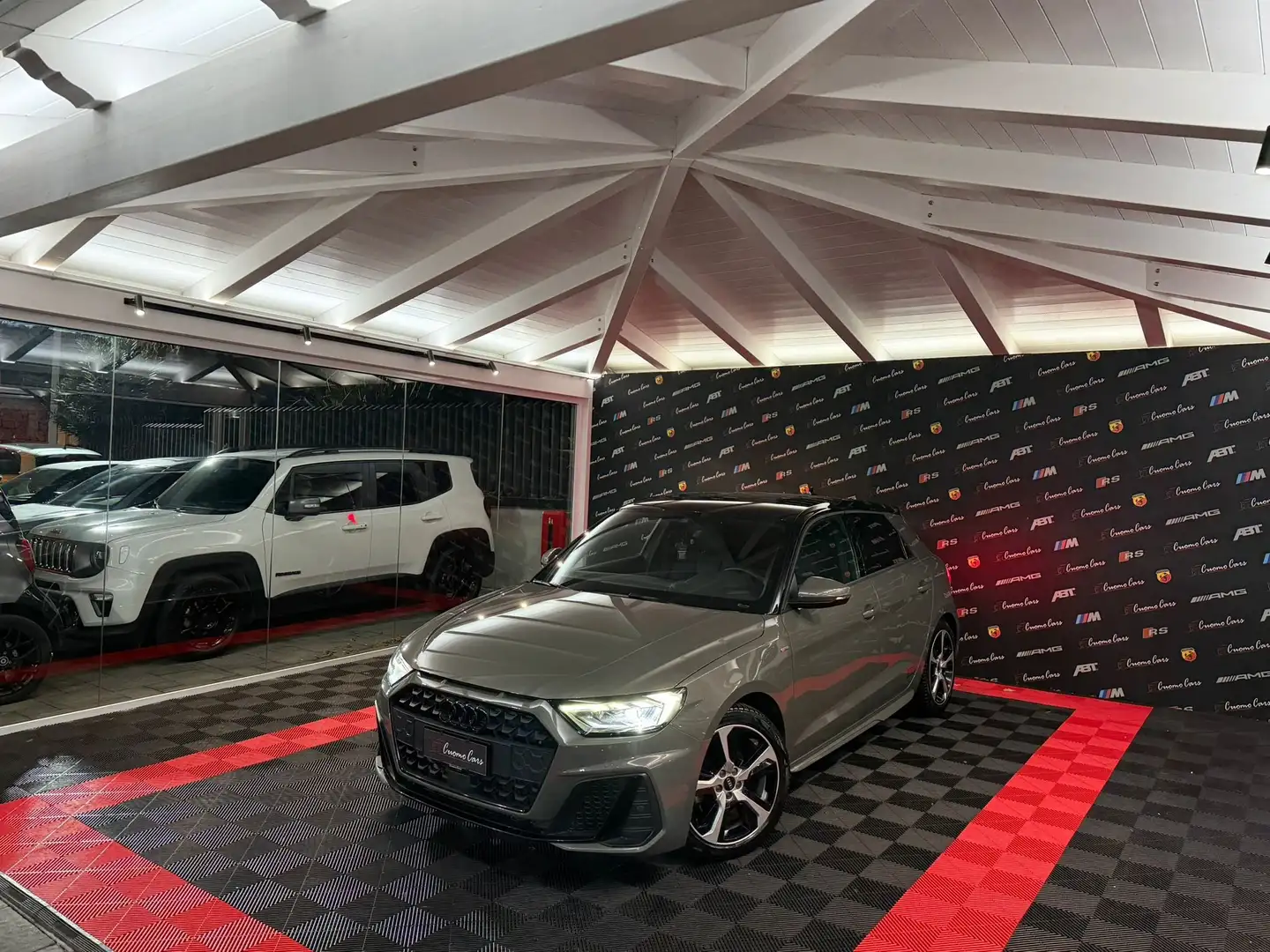 Audi A1 SPB 30 TFSI S tronic line edition Grijs - 1