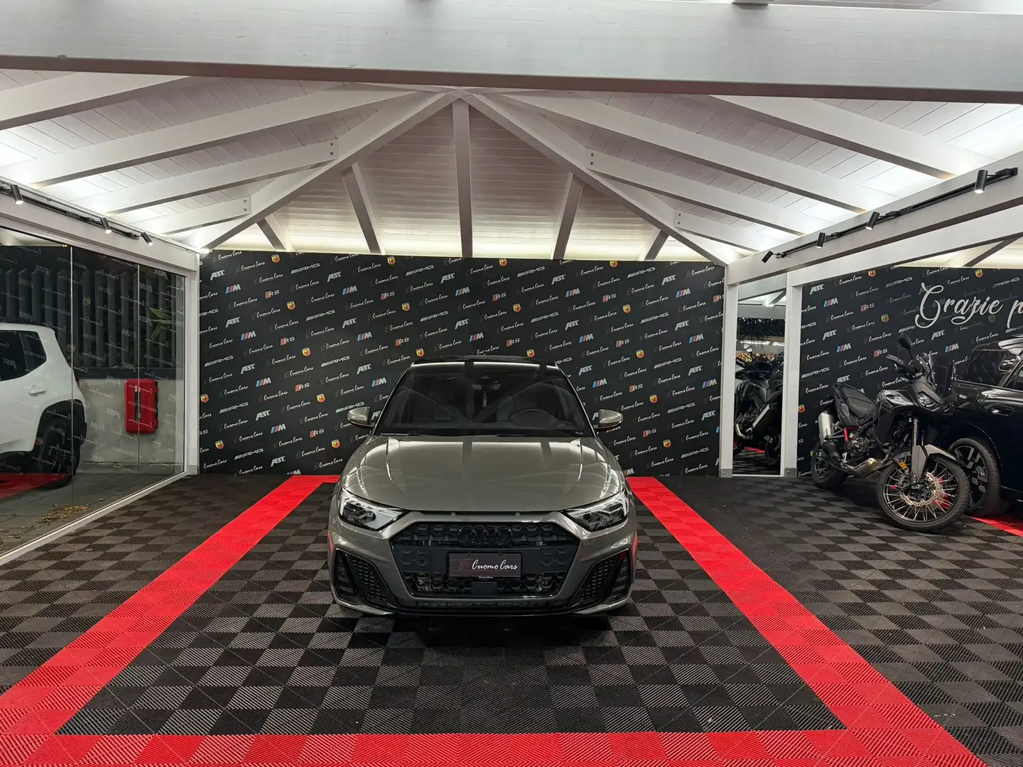 Audi A1 SPB 30 TFSI S tronic line edition Grijs - 2