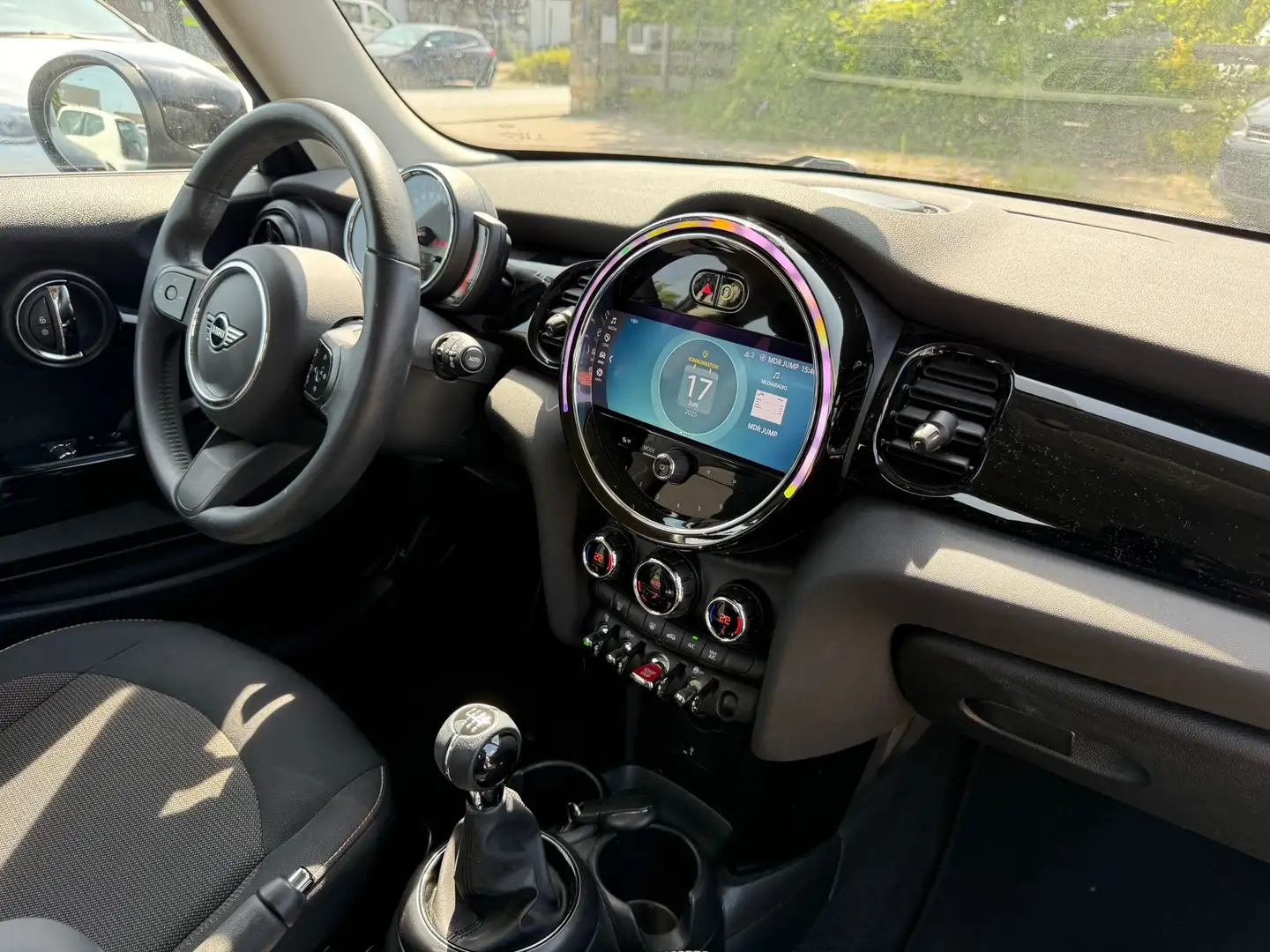 MINI Cooper Cooper Essential Trim *EINPARKHILFE/WENIG KM* Argent - 2