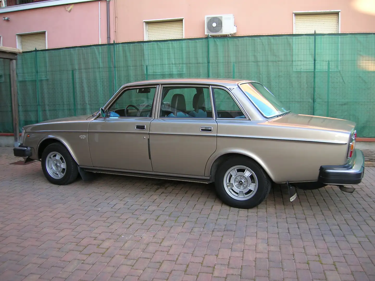 Volvo 264 GL Gold - 2